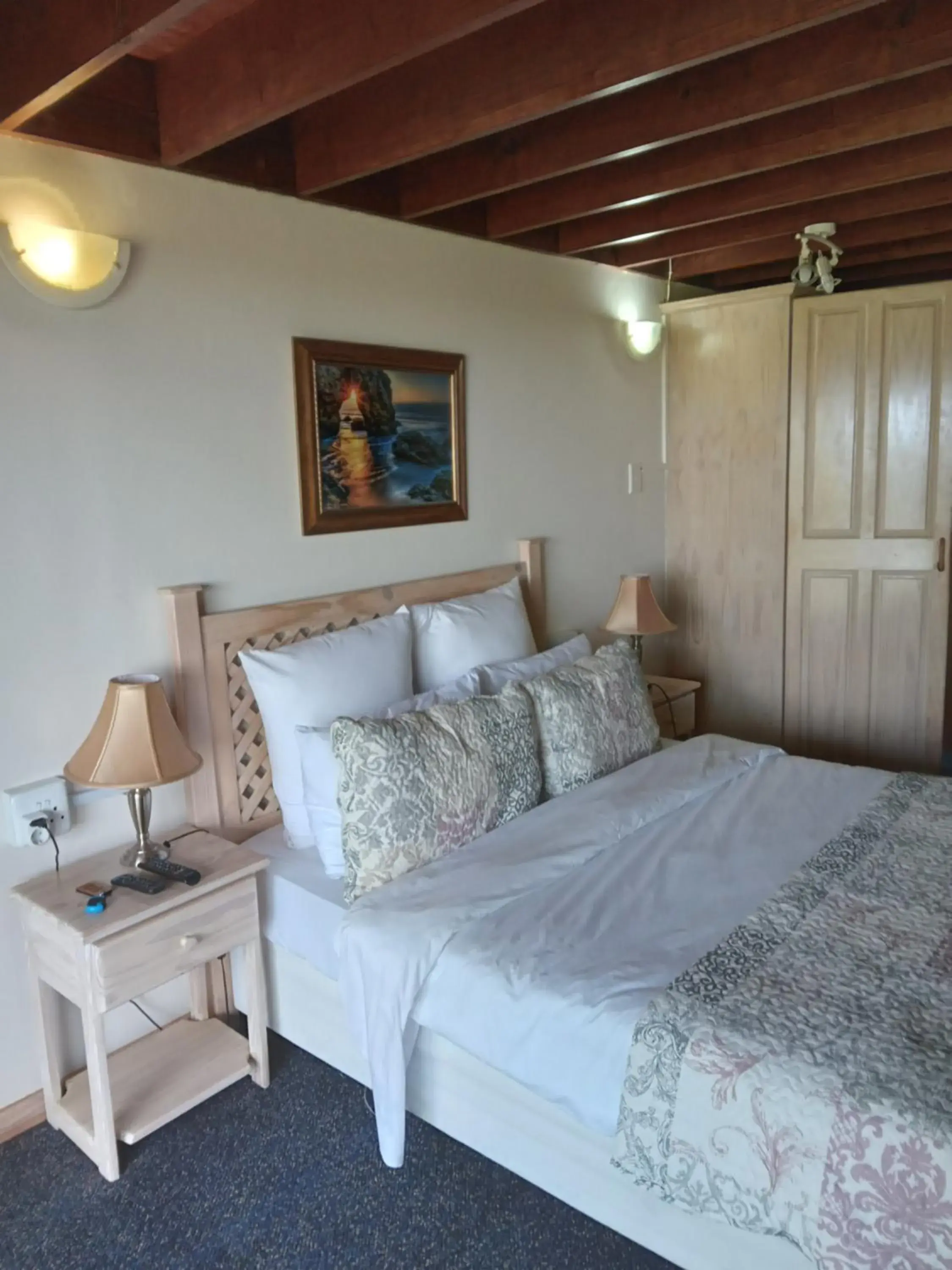 Deluxe Double Room with Sea View in THE THATCH HIDE Deluxe Double Room with Sea View in THE THATCH HIDE