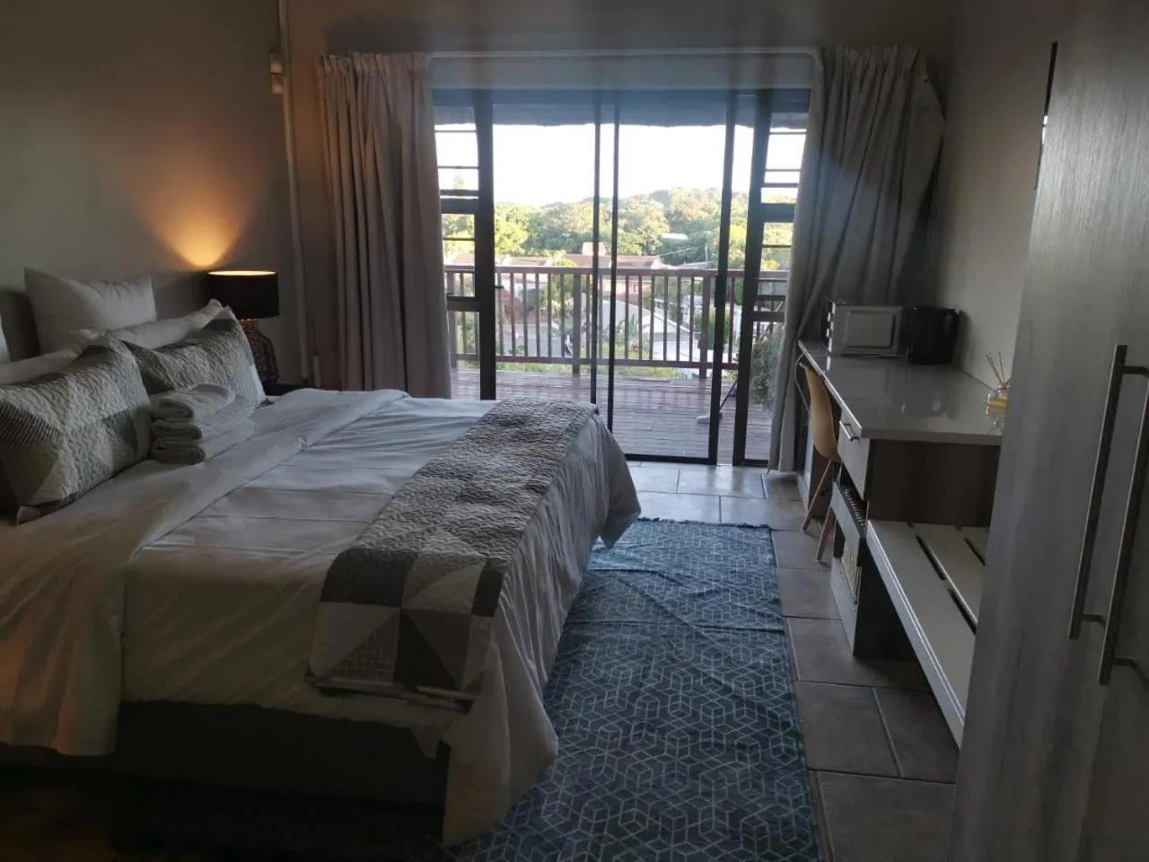 Photo of the whole room, Bed in THE THATCH HIDE