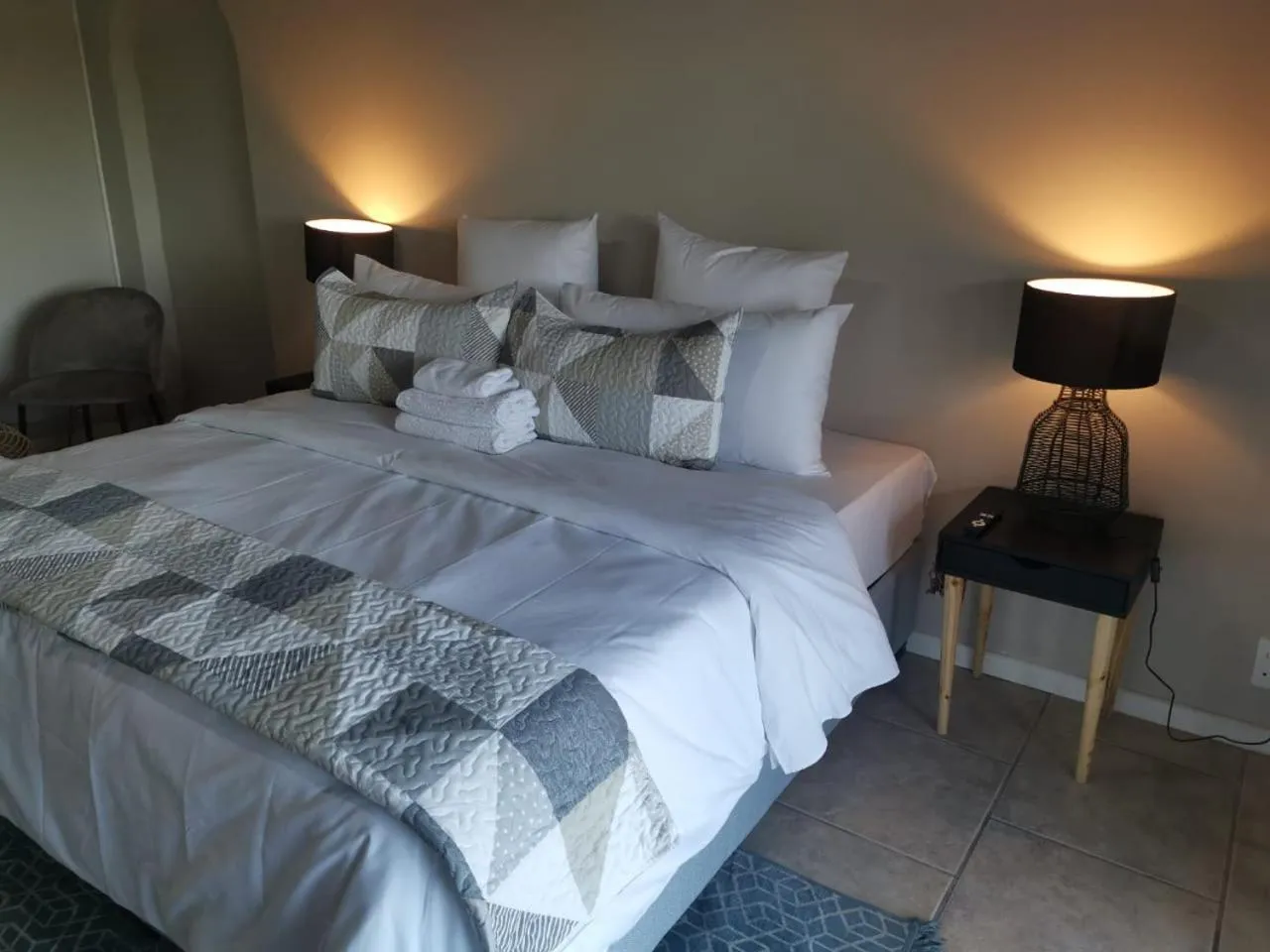 Photo of the whole room, Bed in THE THATCH HIDE