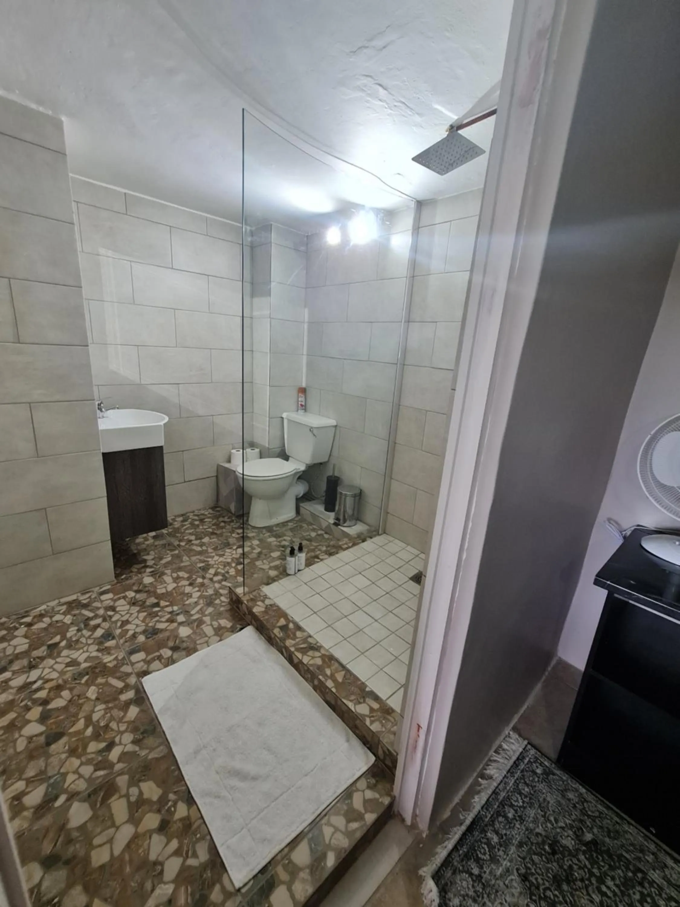 Bathroom in THE THATCH HIDE