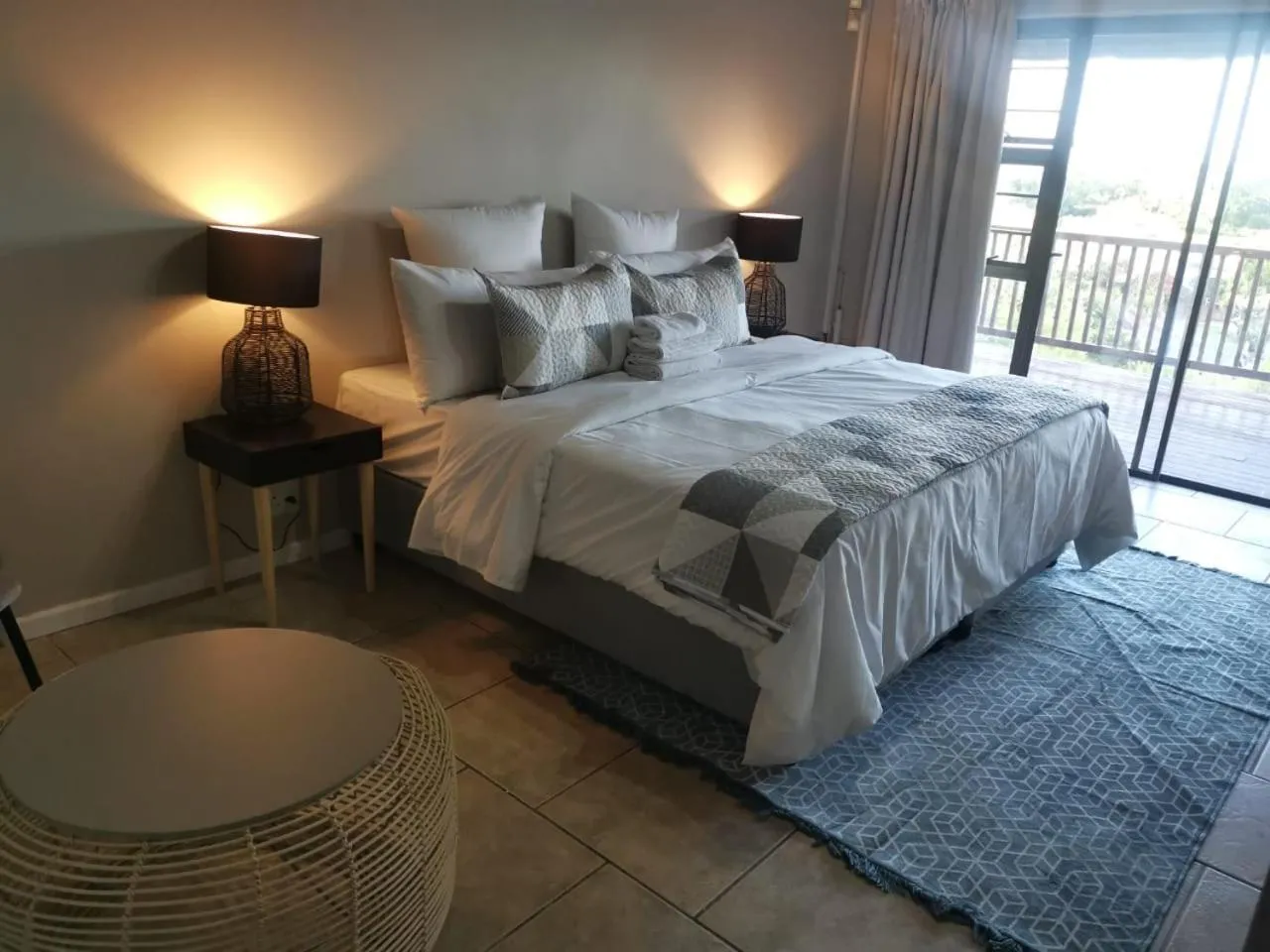 Photo of the whole room, Bed in THE THATCH HIDE