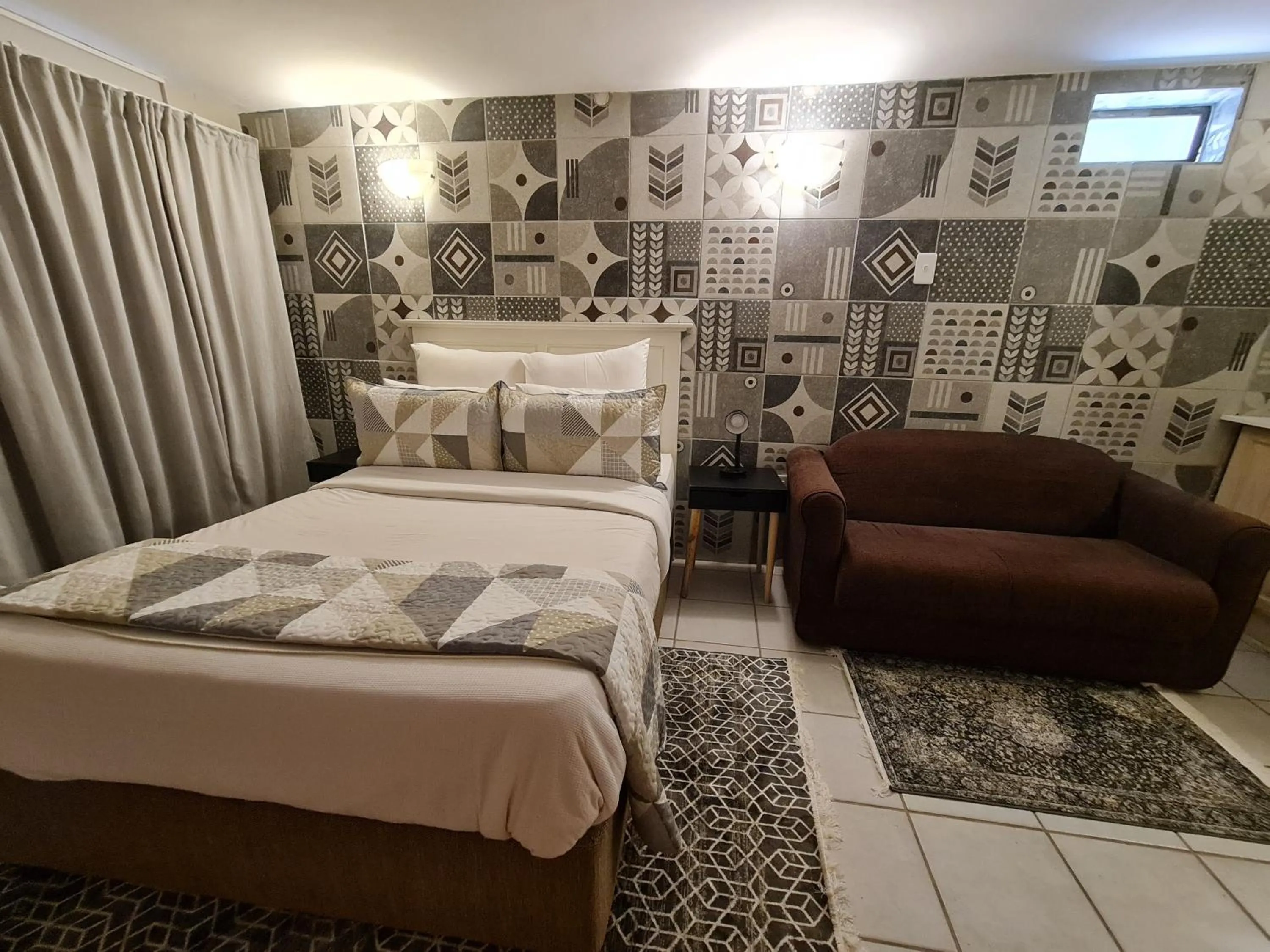 Photo of the whole room, Bed in THE THATCH HIDE