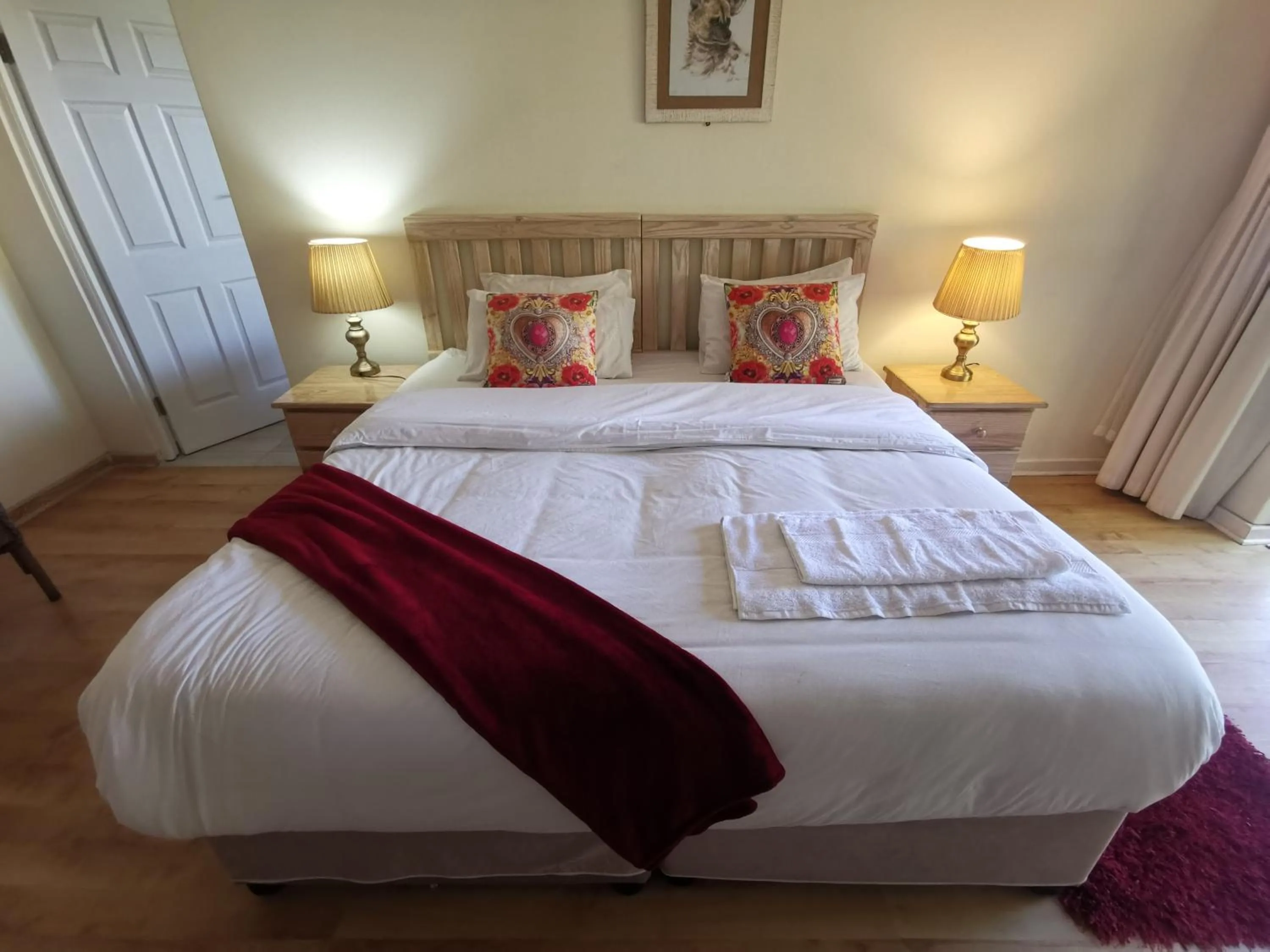 Photo of the whole room, Bed in THE THATCH HIDE