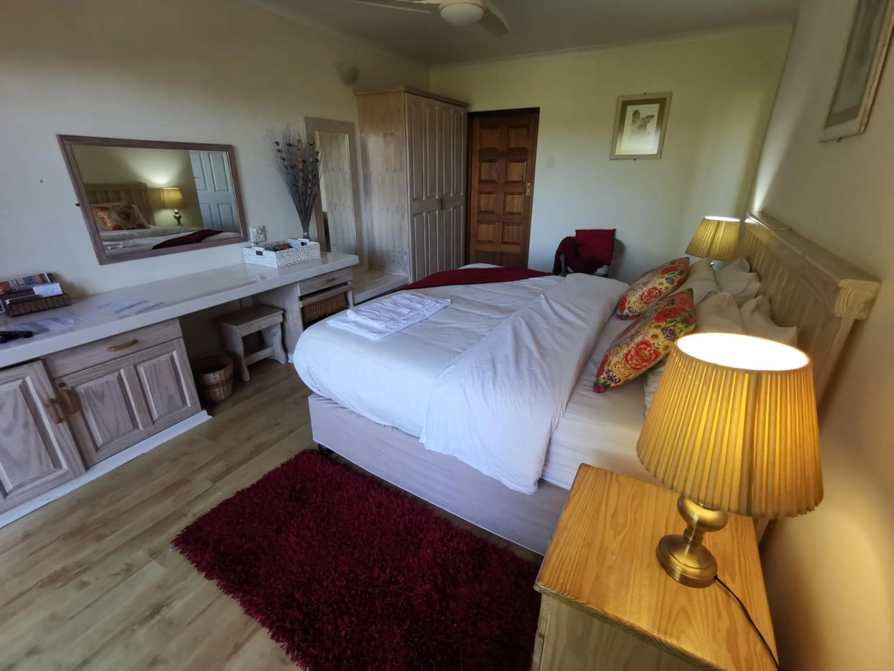 Photo of the whole room, Bed in THE THATCH HIDE