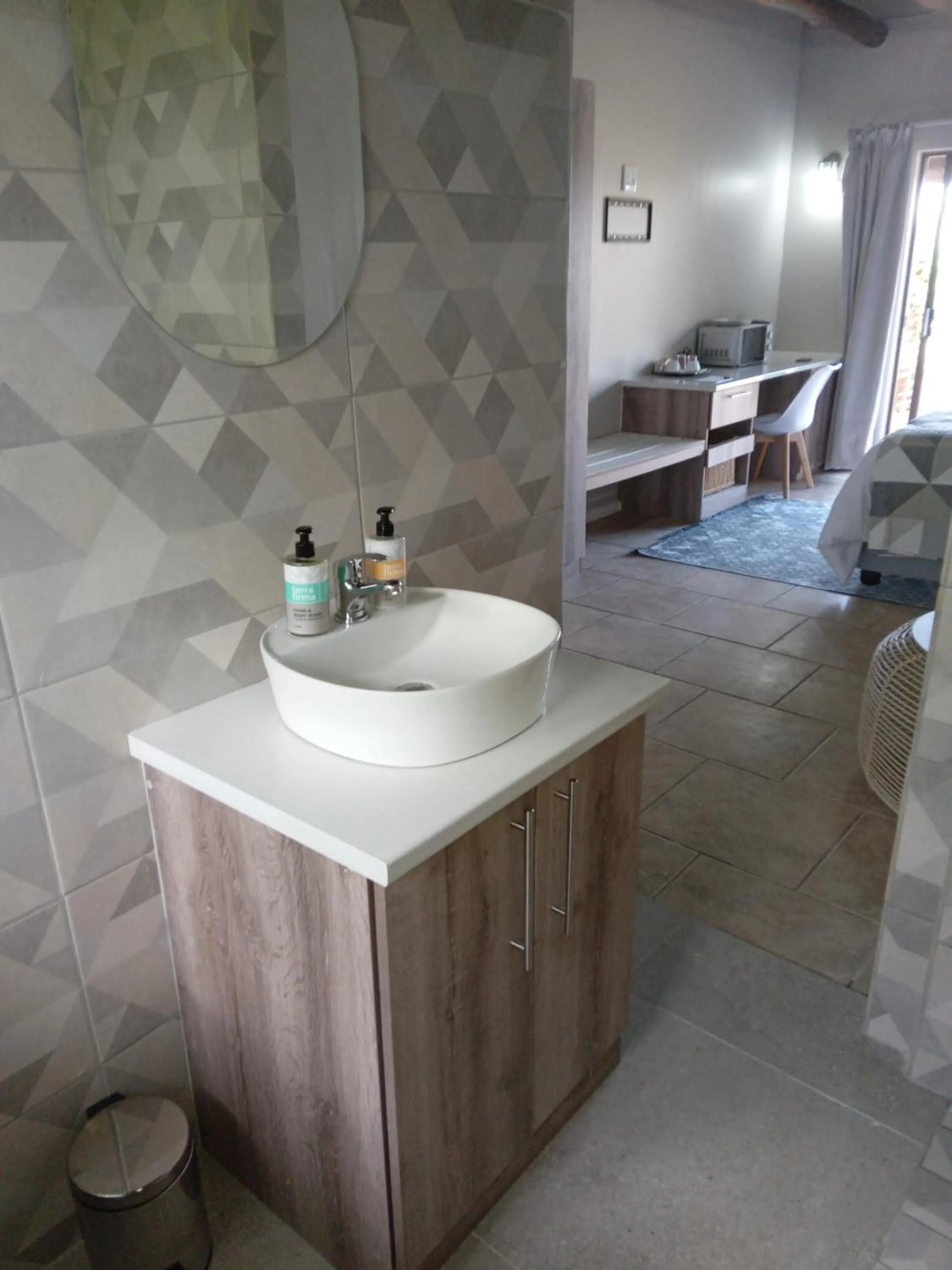 Bathroom in THE THATCH HIDE