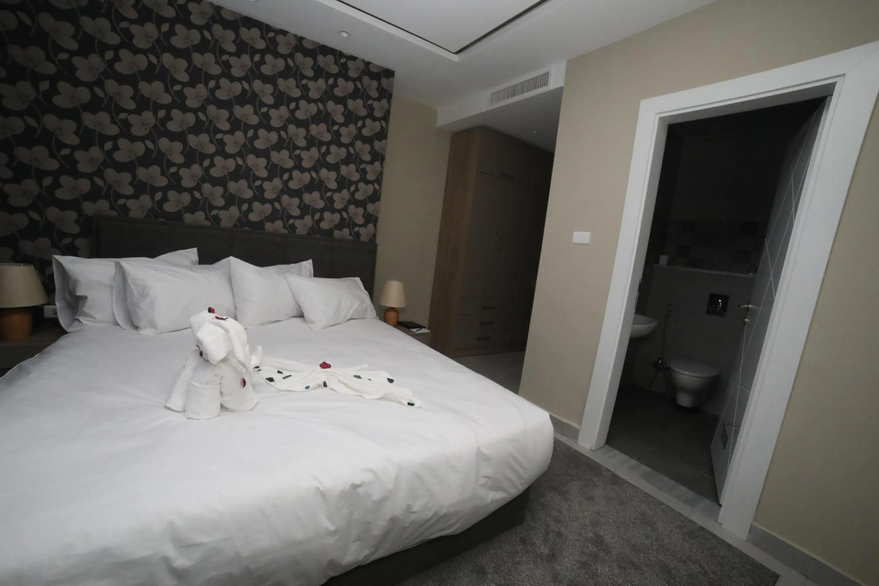 Bed in فندق صحارى الخليج Sahara Gulf Hotel Apartments