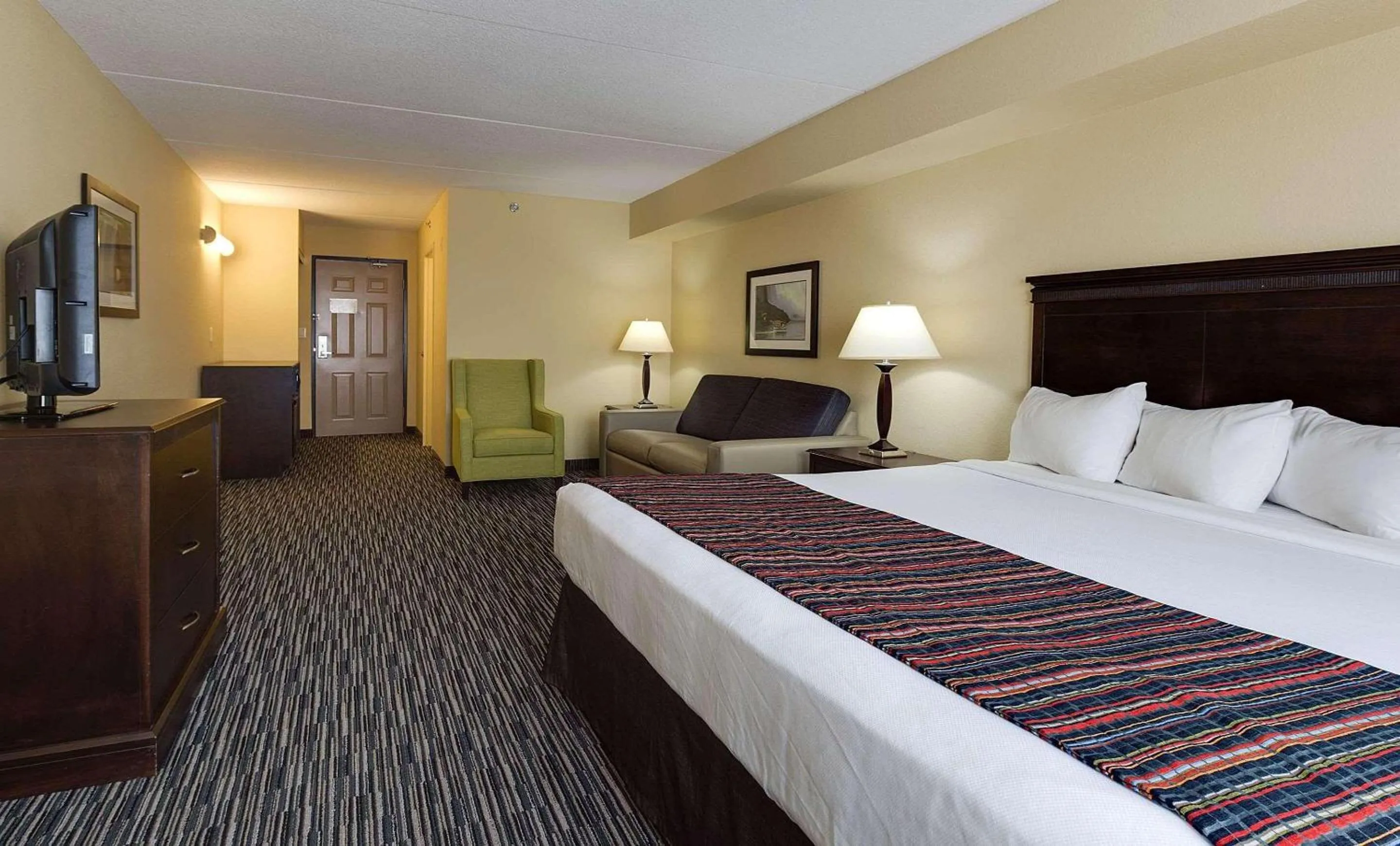 Bedroom, Bed in Country Inn & Suites by Radisson, Niagara Falls, ON