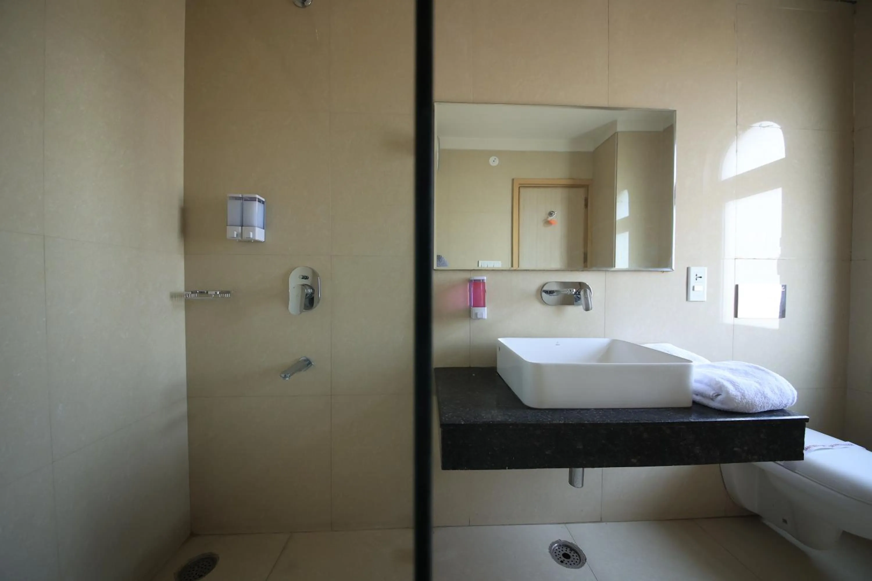 Bathroom in Sagar Hotel JUST 5 MIN FROM GOLDEN TEMPLE