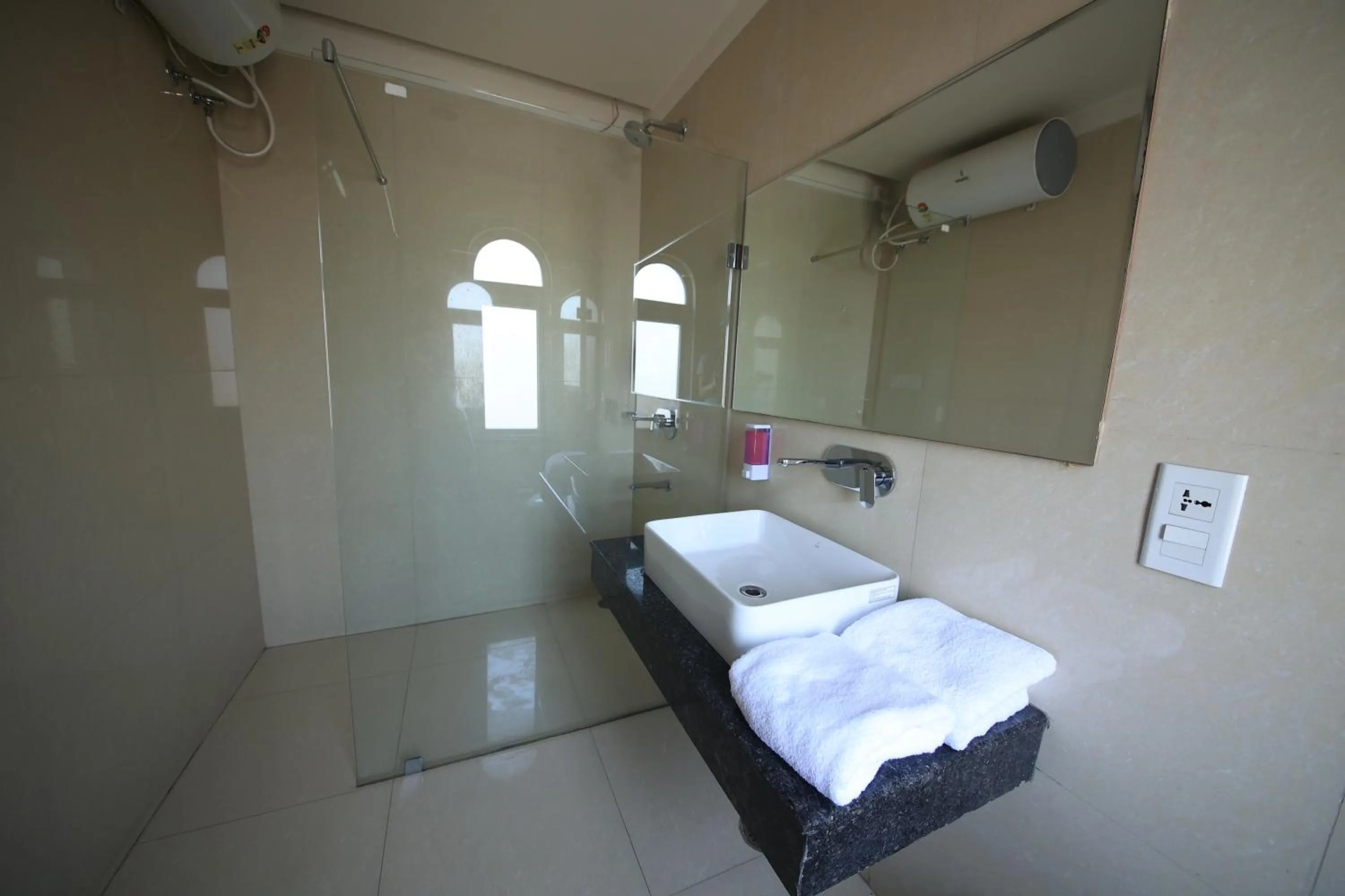 Bathroom in Sagar Hotel JUST 5 MIN FROM GOLDEN TEMPLE