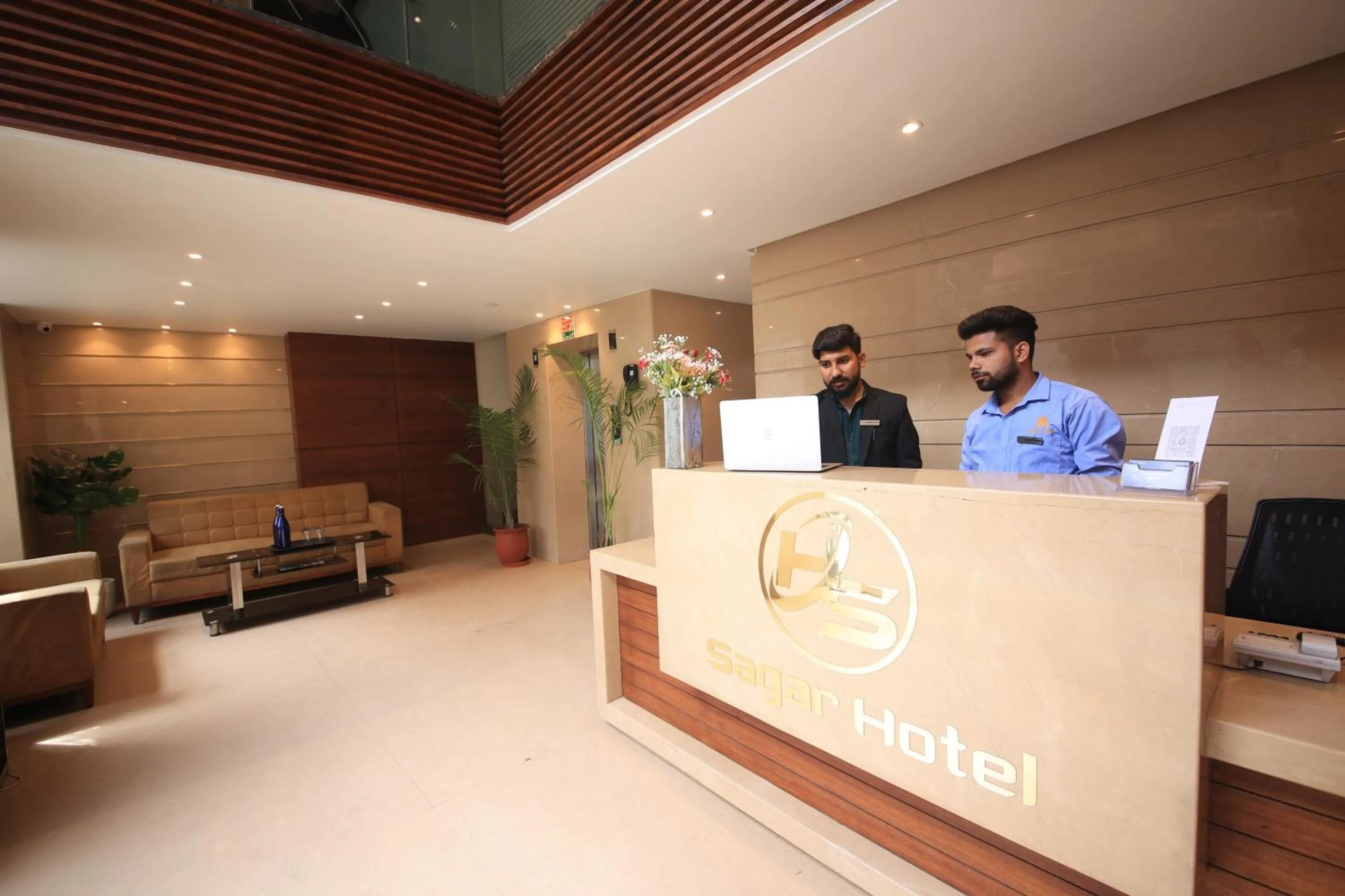 Lobby or reception in Sagar Hotel JUST 5 MIN FROM GOLDEN TEMPLE
