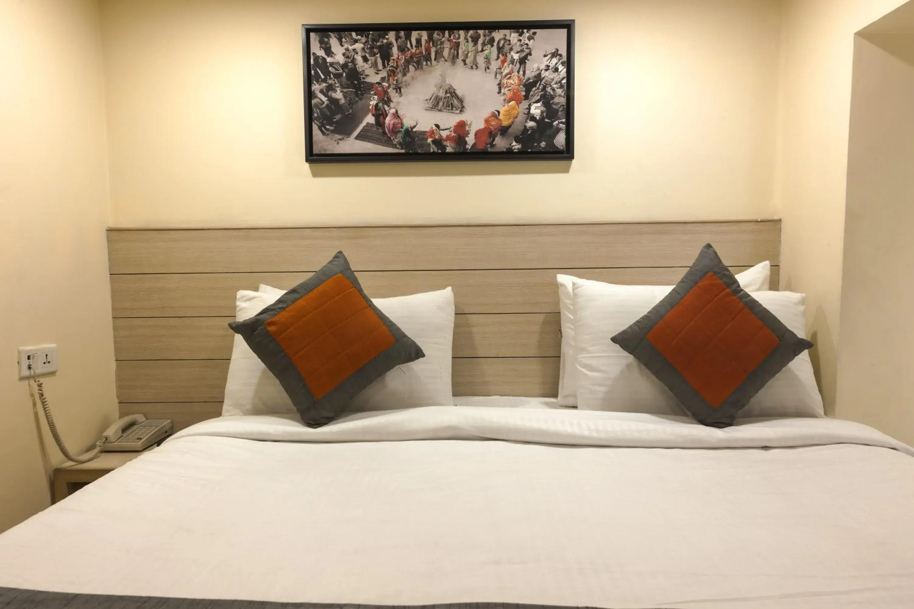 Budget Double Room in Sagar Hotel JUST 5 MIN FROM GOLDEN TEMPLE Budget Double Room in Sagar Hotel JUST 5 MIN FROM GOLDEN TEMPLE