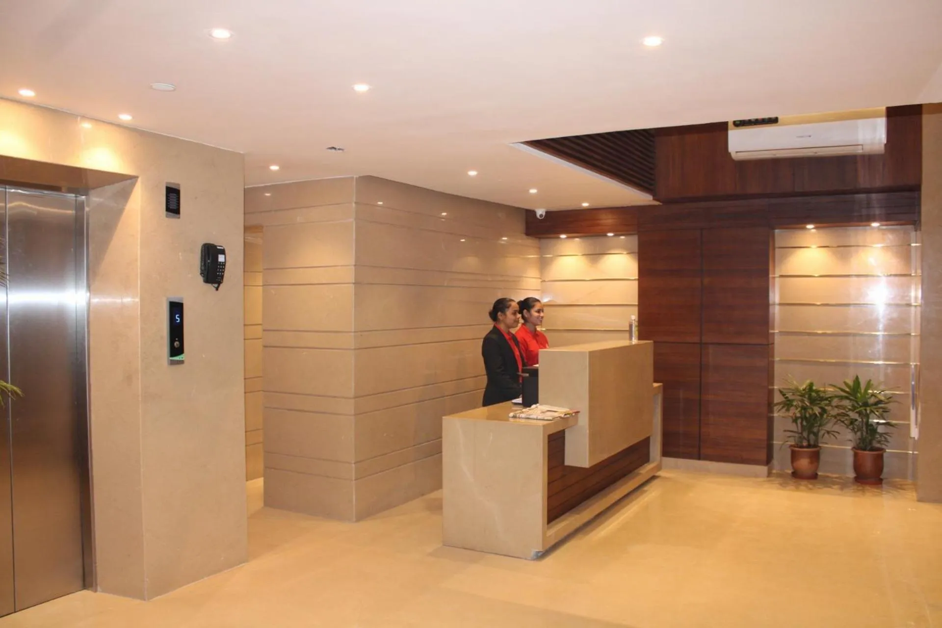 Lobby or reception in Sagar Hotel JUST 5 MIN FROM GOLDEN TEMPLE