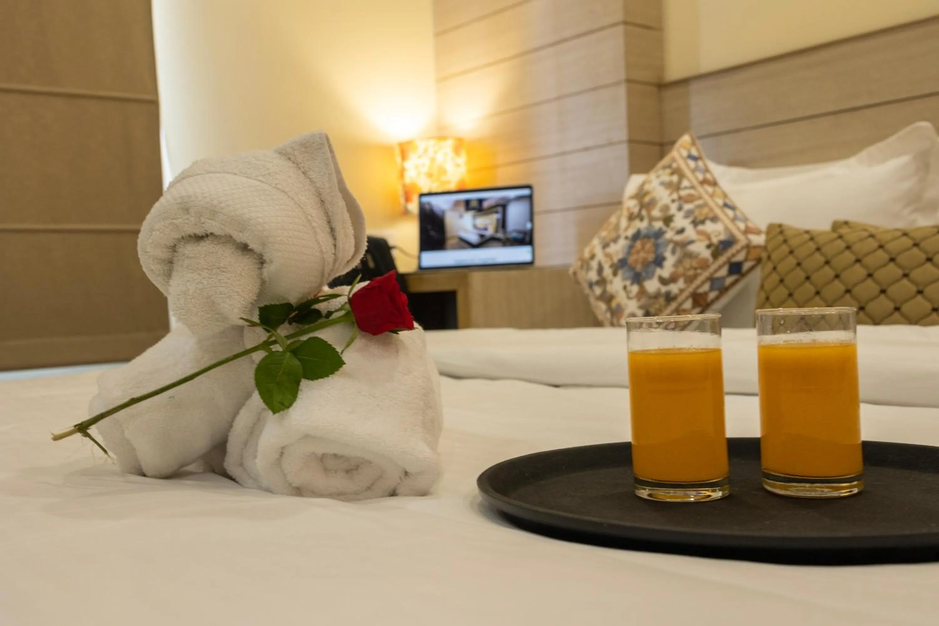 Bed in Sagar Hotel JUST 5 MIN FROM GOLDEN TEMPLE