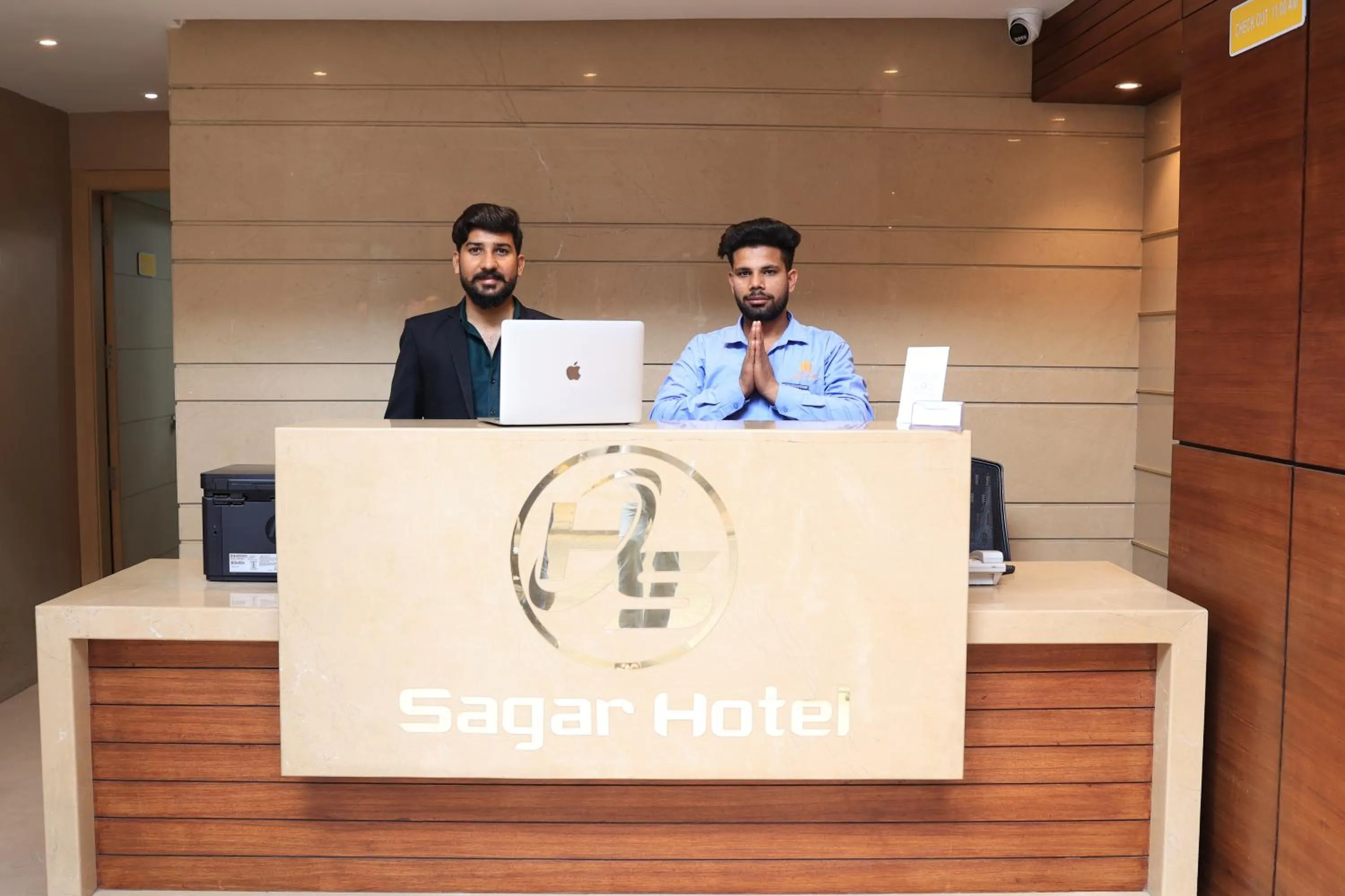 Lobby or reception in Sagar Hotel JUST 5 MIN FROM GOLDEN TEMPLE