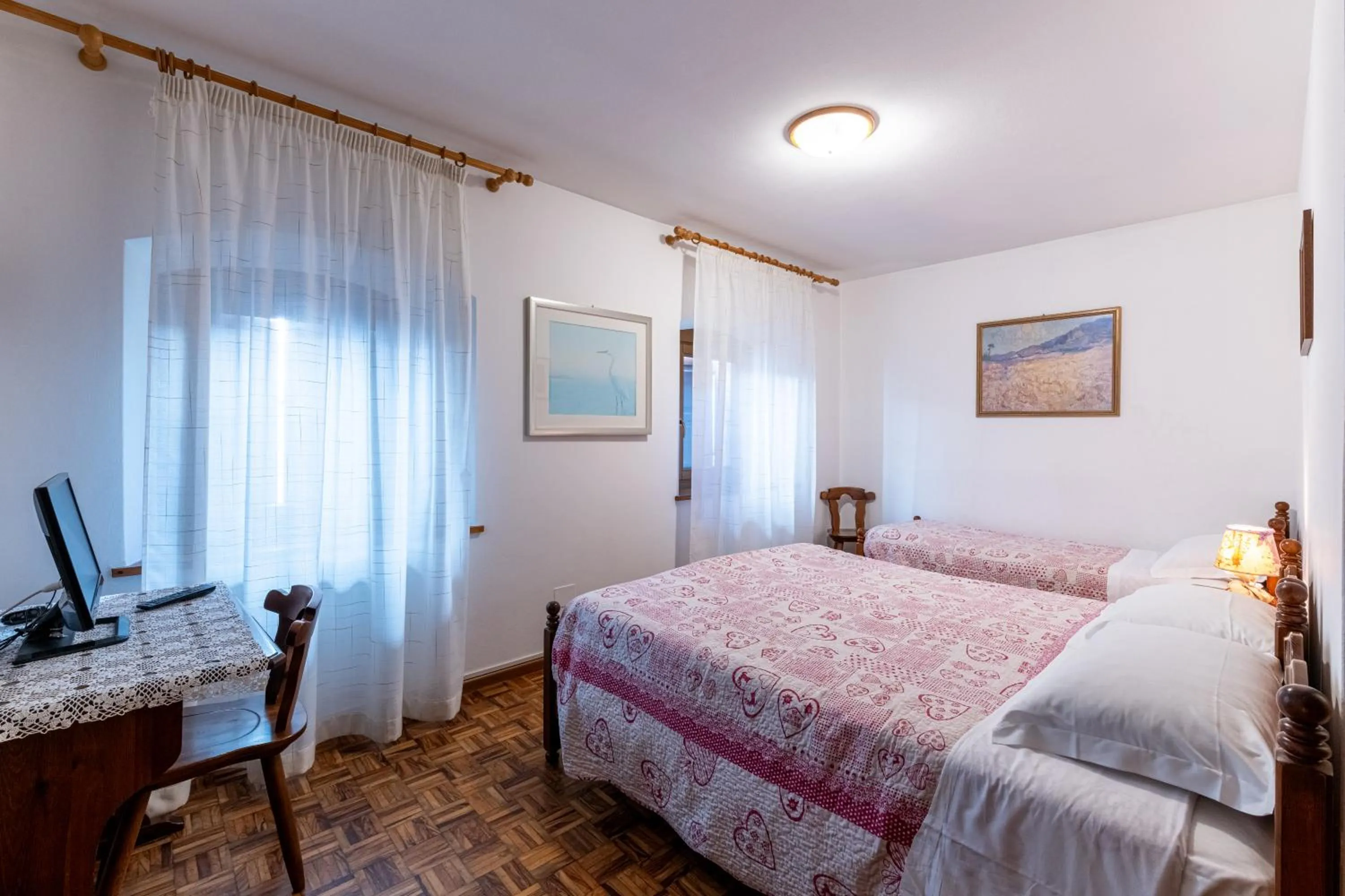 Bed in Albergo Alle Alpi