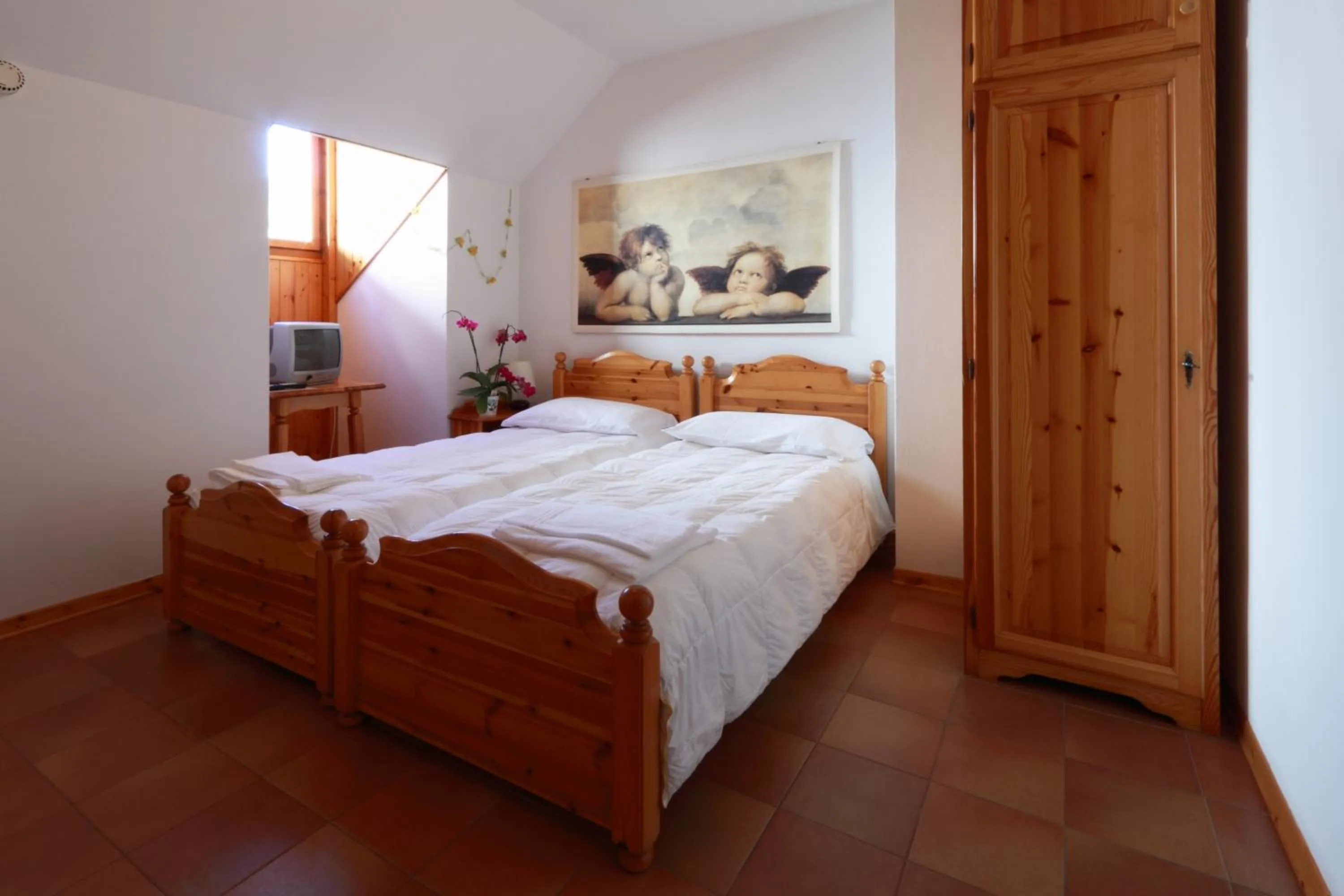 Bed in Albergo Alle Alpi