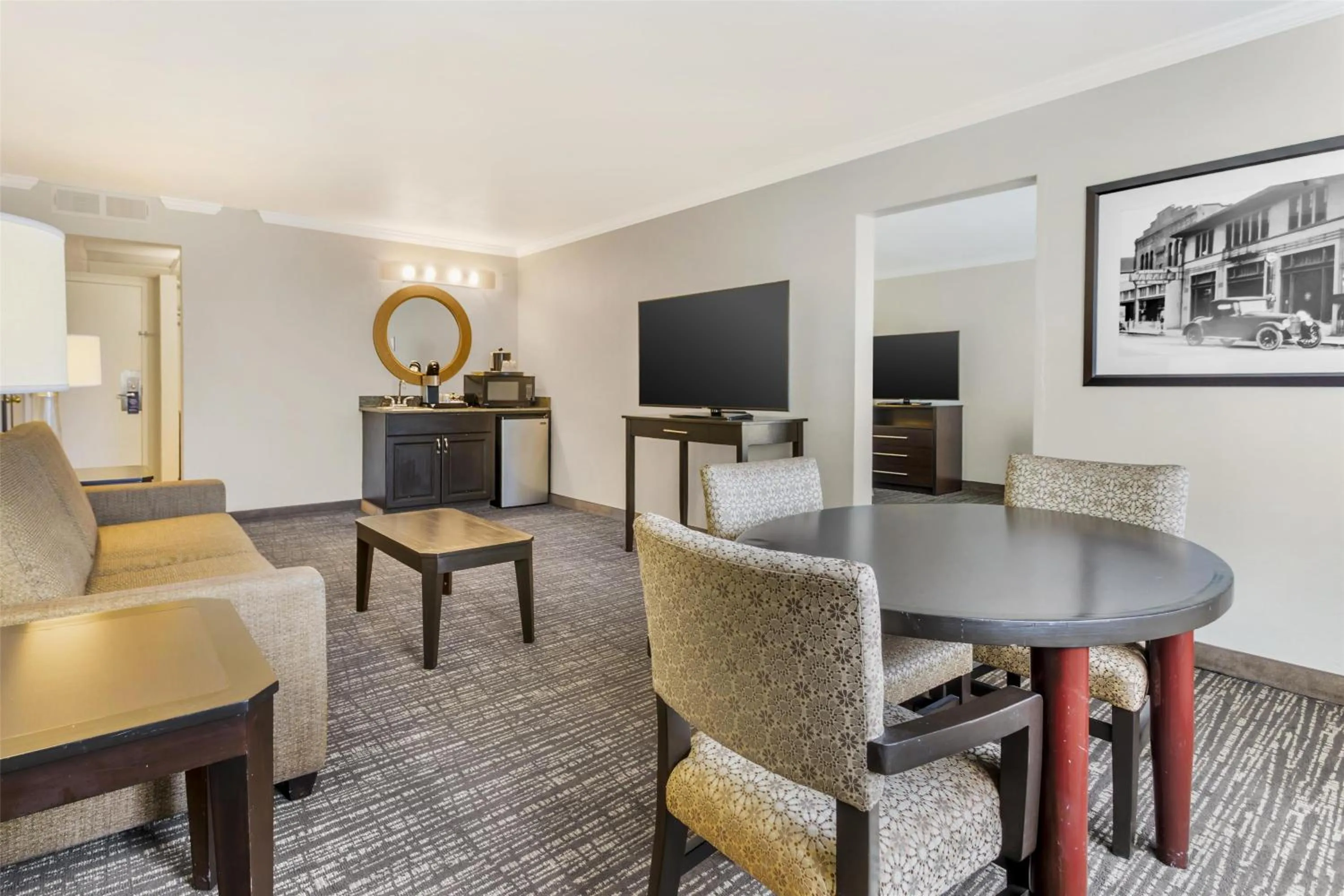 Bedroom in Best Western Plus Garden Court Inn