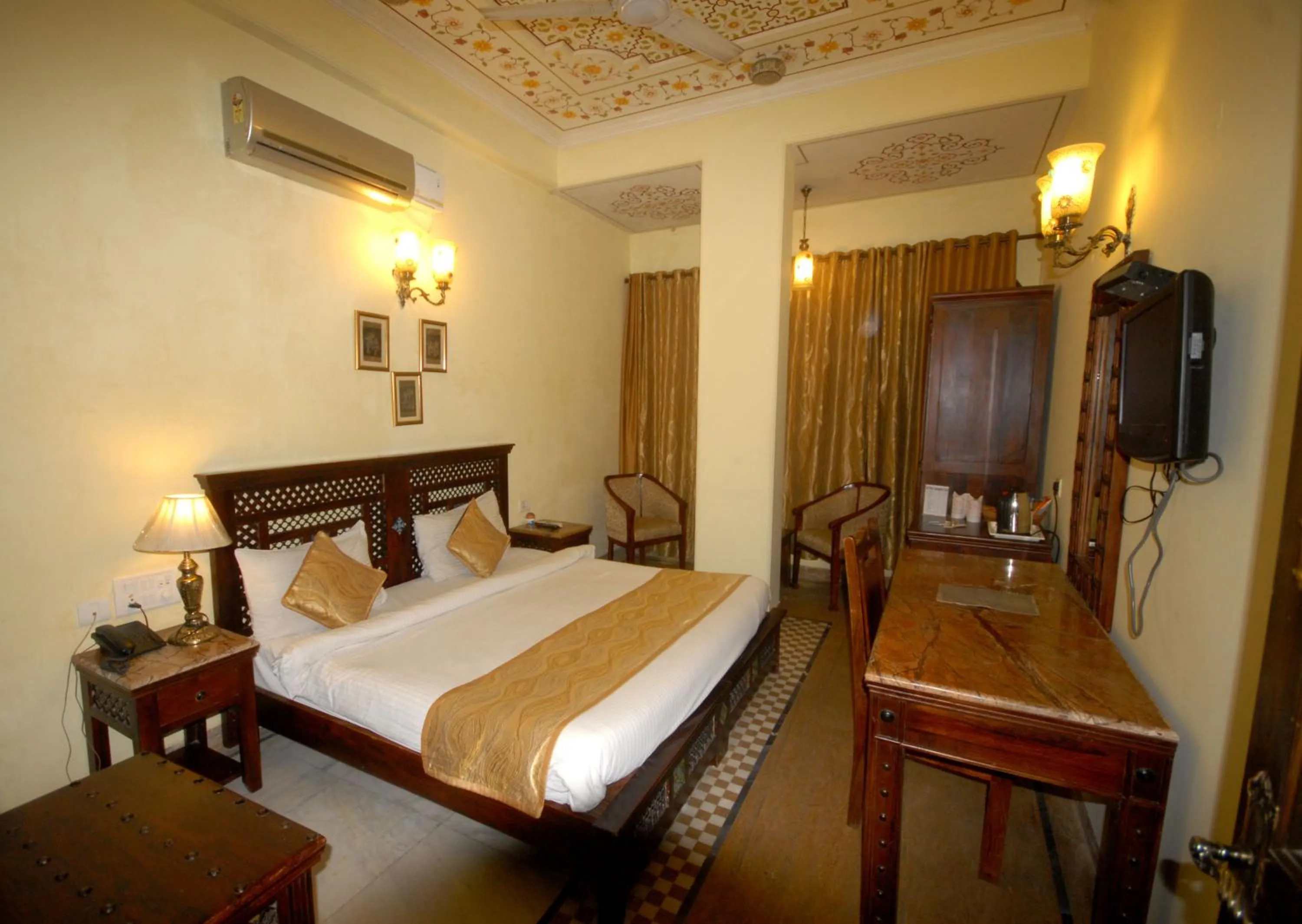 Coffee/tea facilities, Bed in Rajputana Haveli - Jaipur