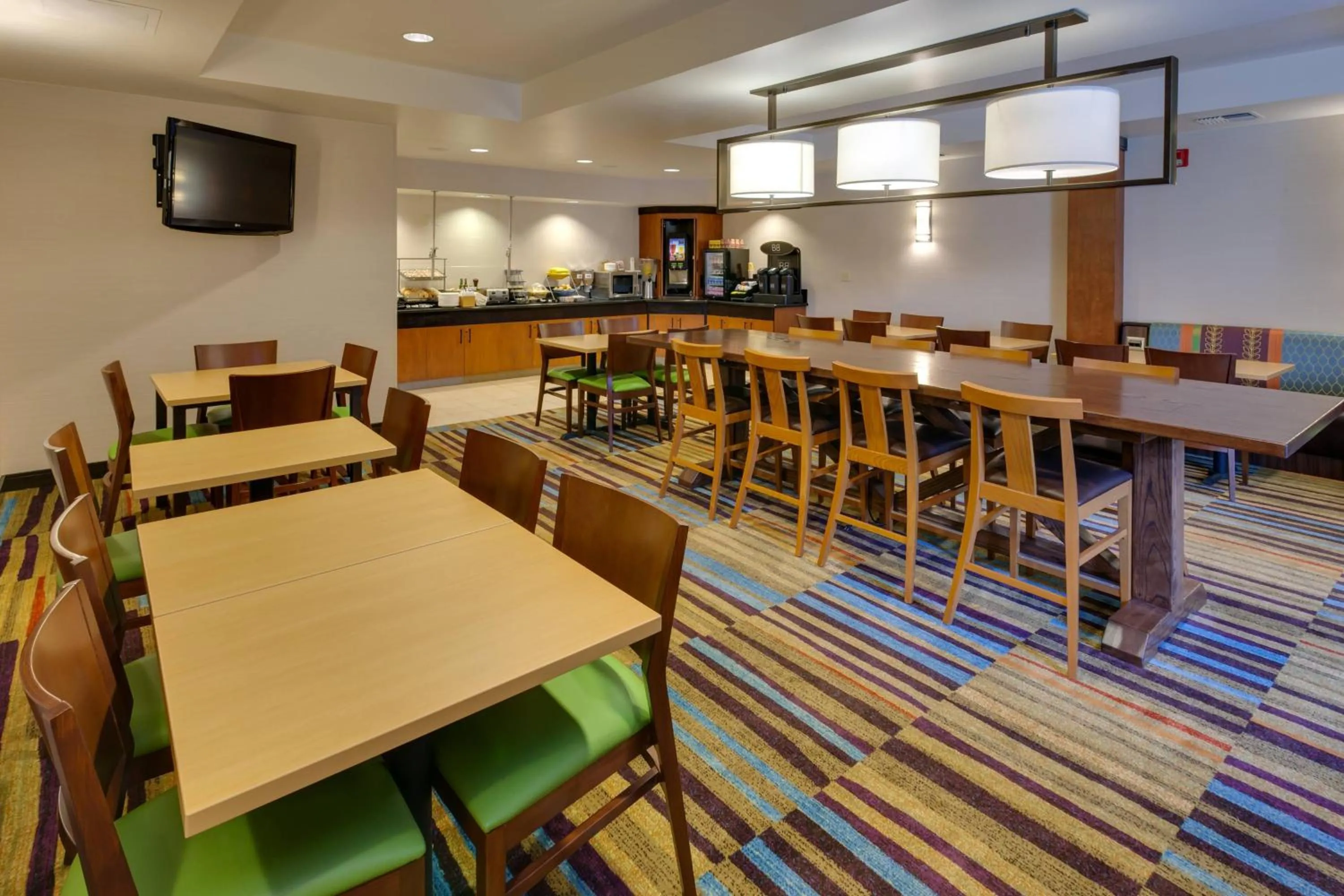 Breakfast in Fairfield Inn & Suites by Marriott San Francisco Airport