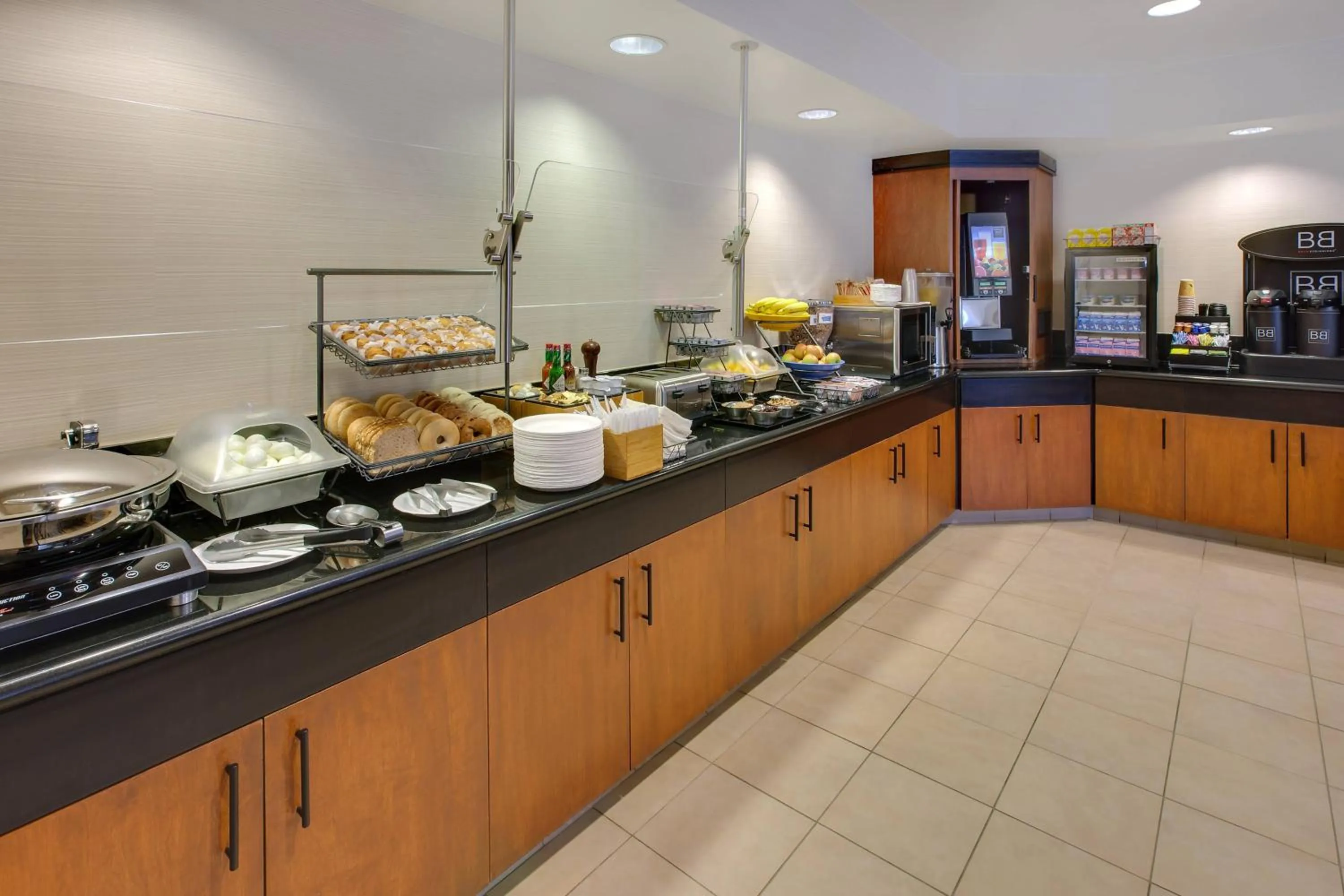 Breakfast in Fairfield Inn & Suites by Marriott San Francisco Airport