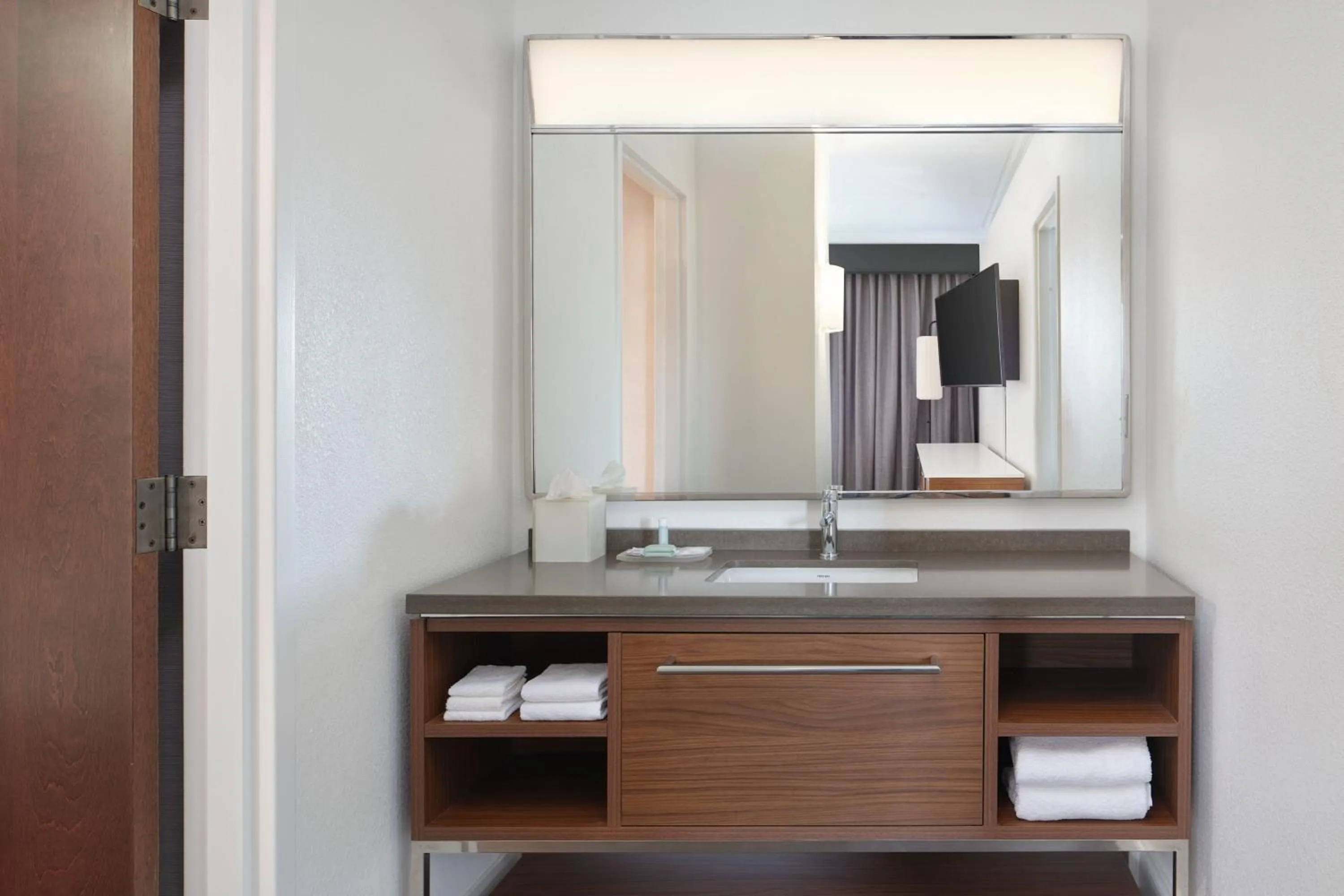 Photo of the whole room in Courtyard by Marriott Saratoga Springs