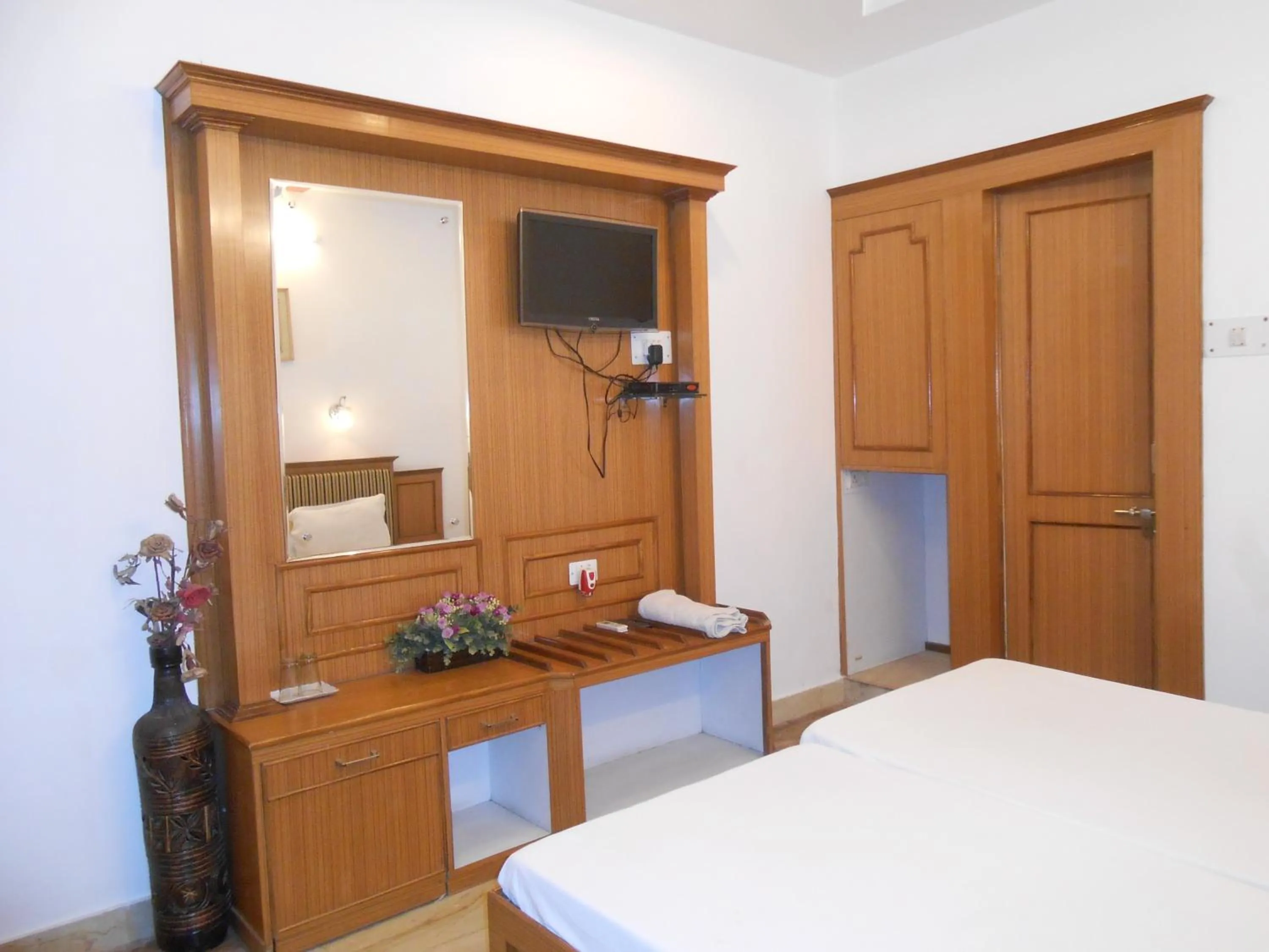 Photo of the whole room, Bed in Hotel Kamal Nearest To Taj Mahal