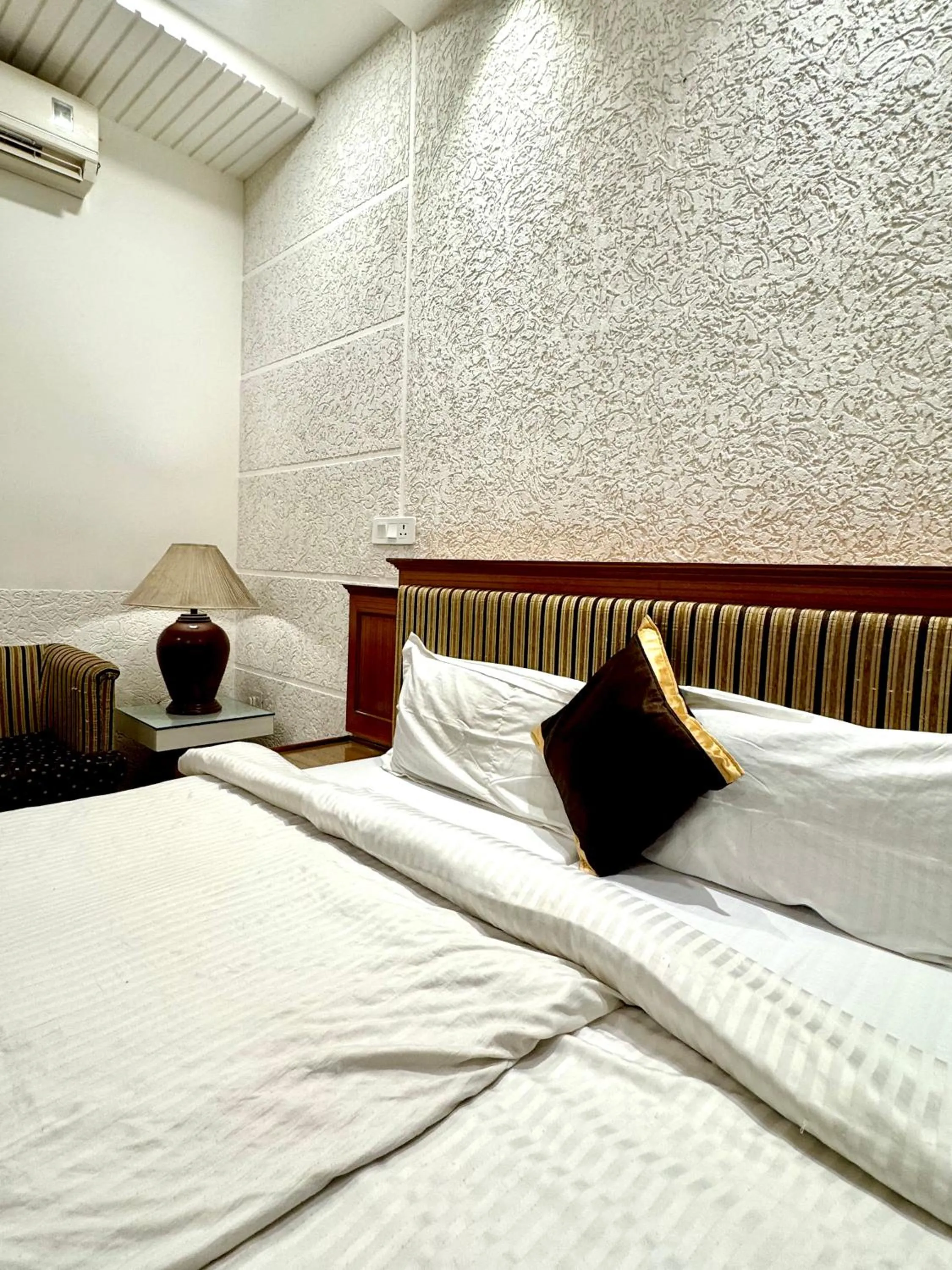 Bed in Hotel Kamal Nearest To Taj Mahal