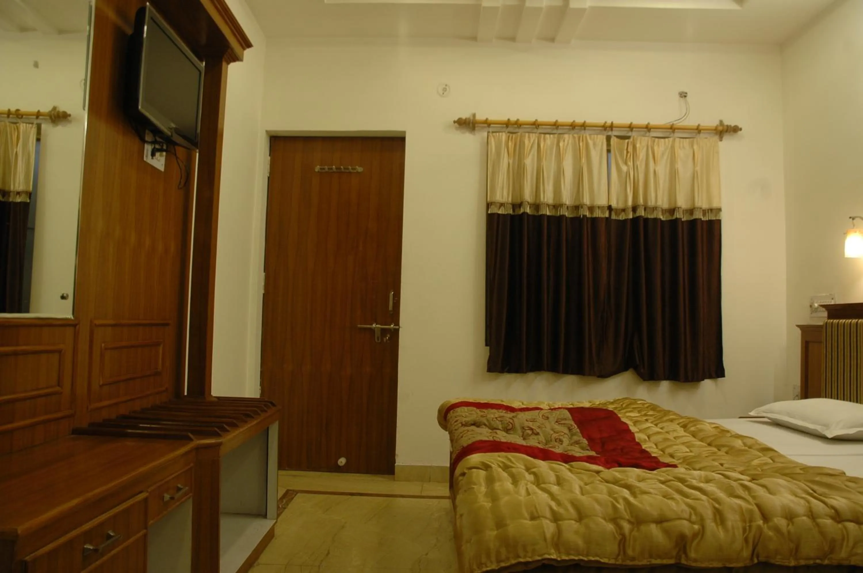 Photo of the whole room, Bed in Hotel Kamal Nearest To Taj Mahal
