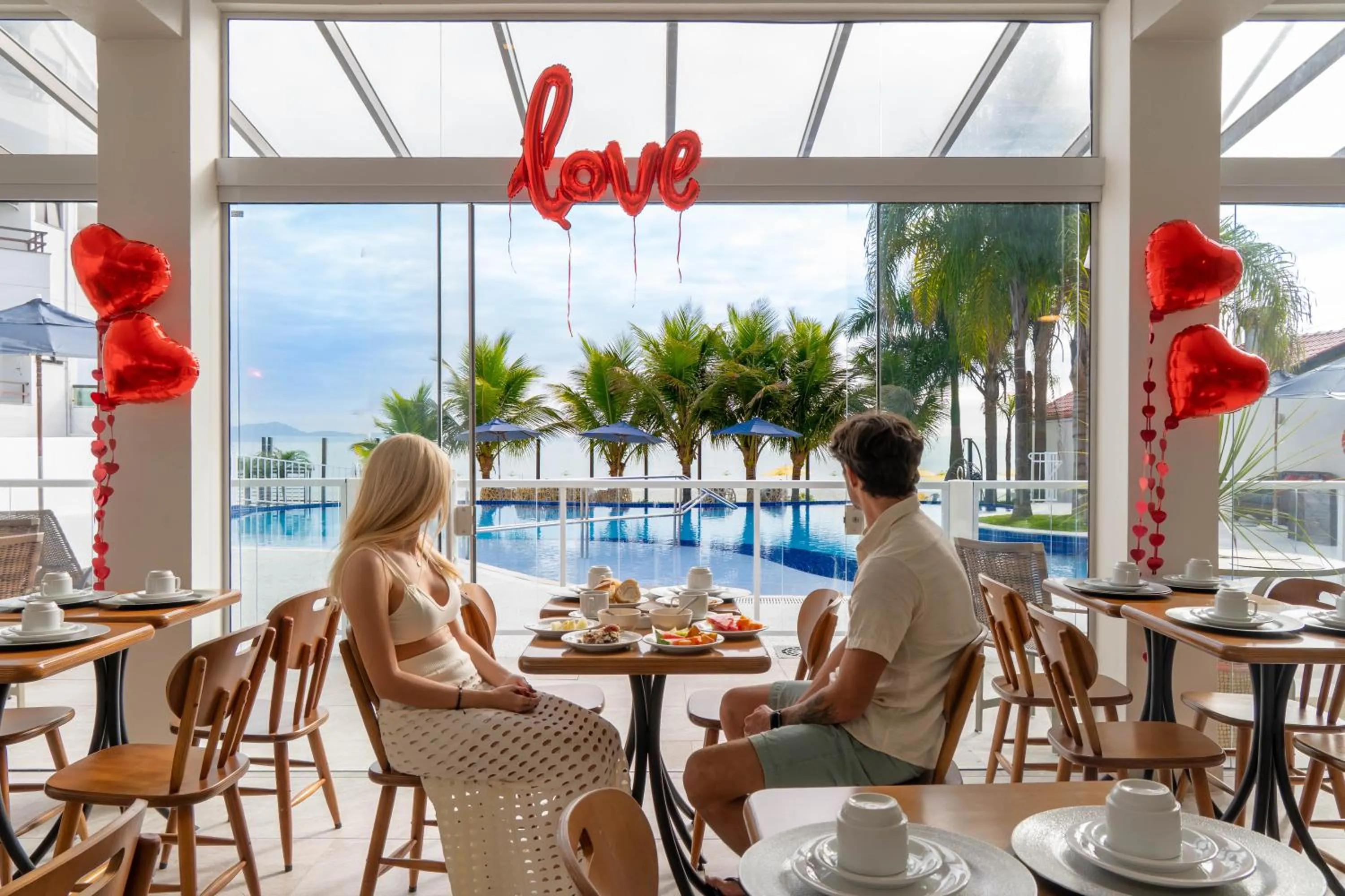 Restaurant/places to eat in Hotel Palace 1