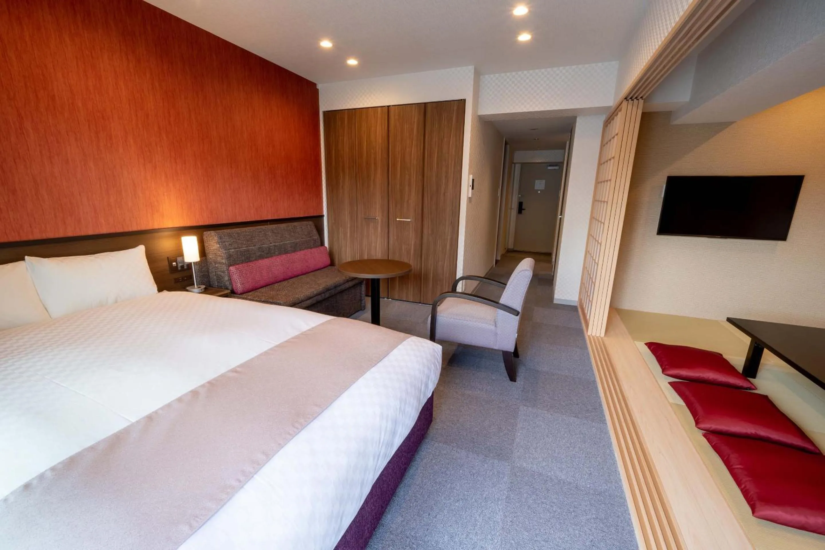 Seating area, Bed in RESI STAY Kyo Ryuvilux Nijo