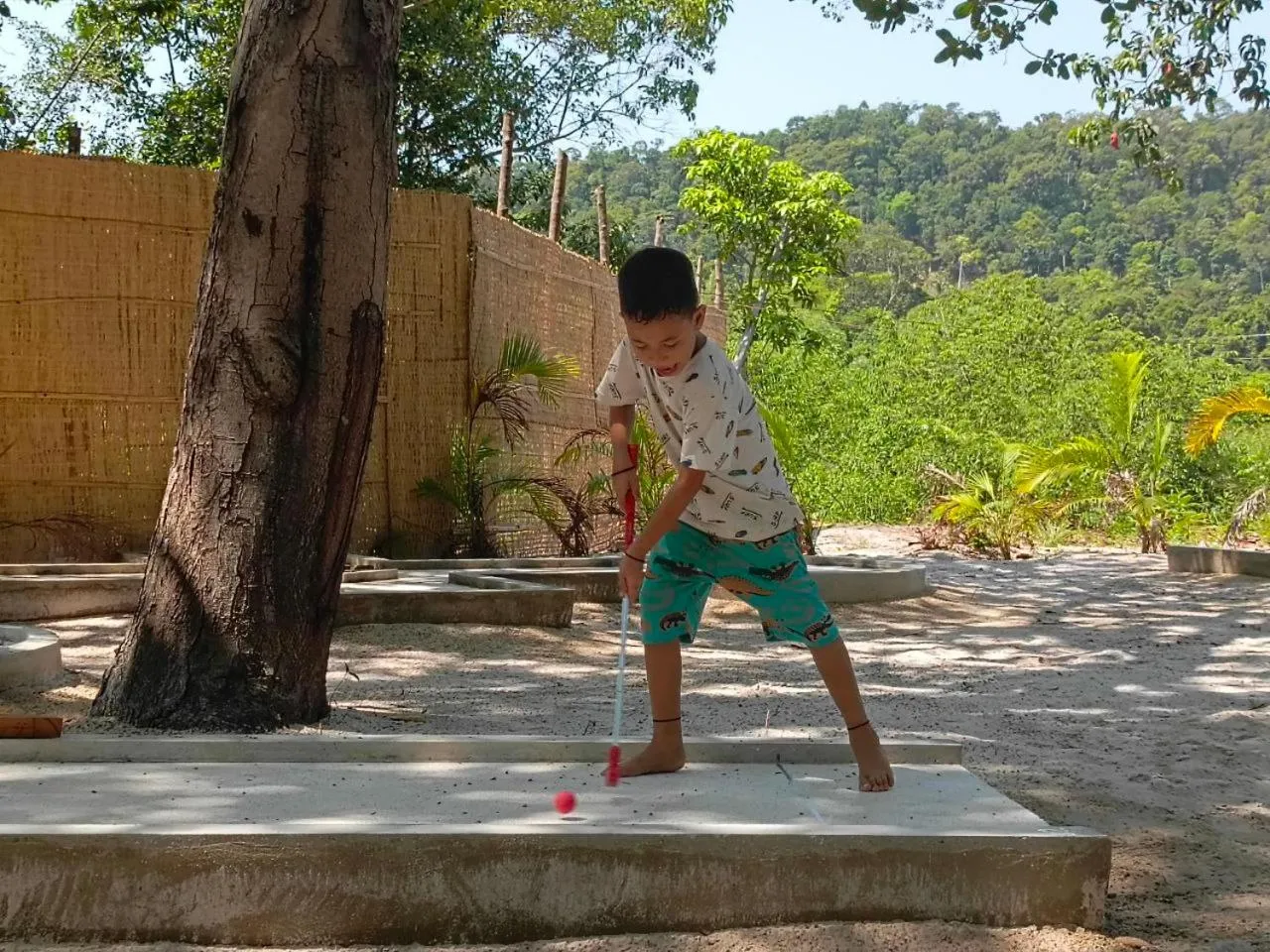 Minigolf in BeachWalk Koh Rong