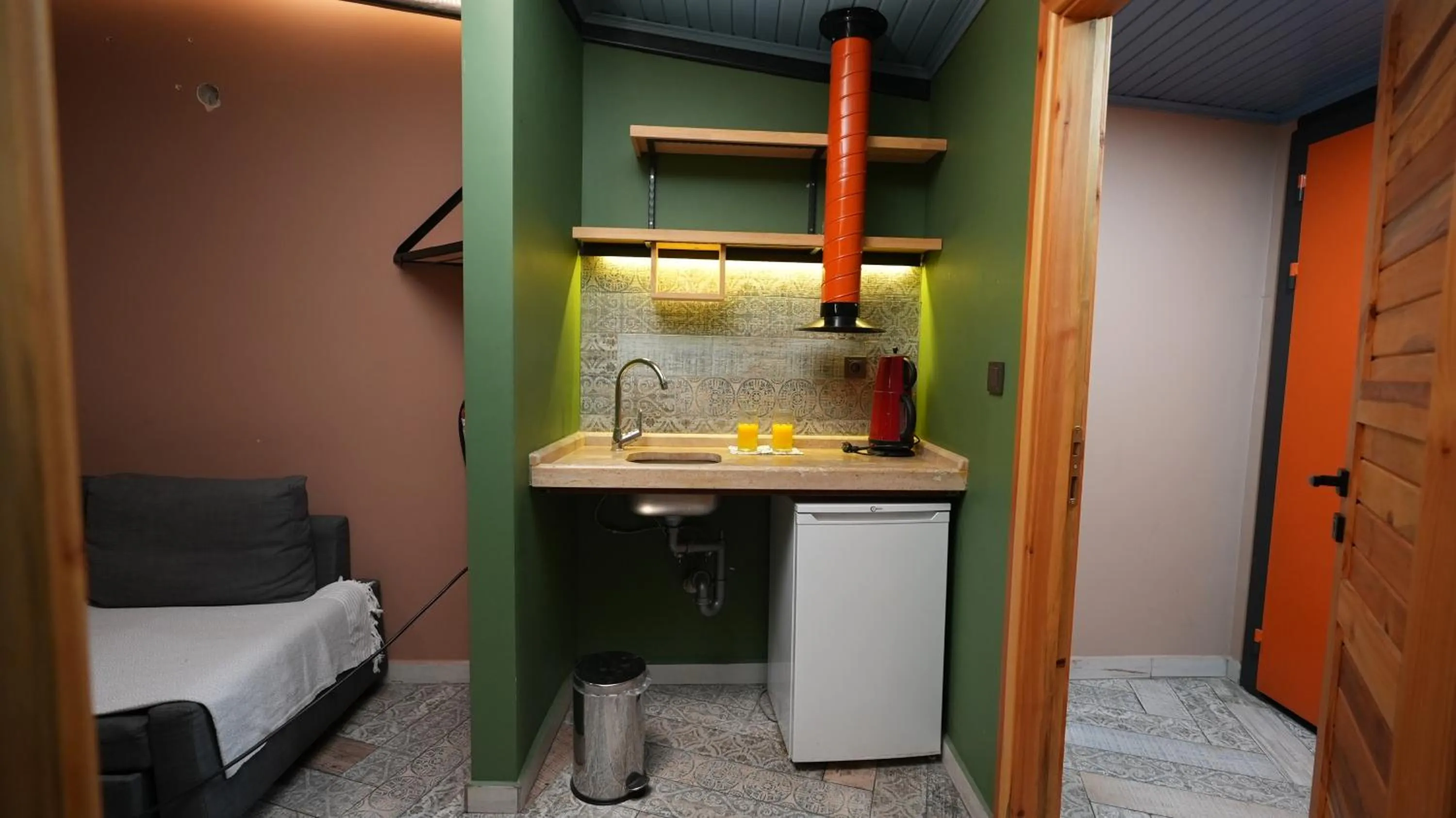 Kitchen or kitchenette, Bed in ANKA RESİDENCE KIZıLAY