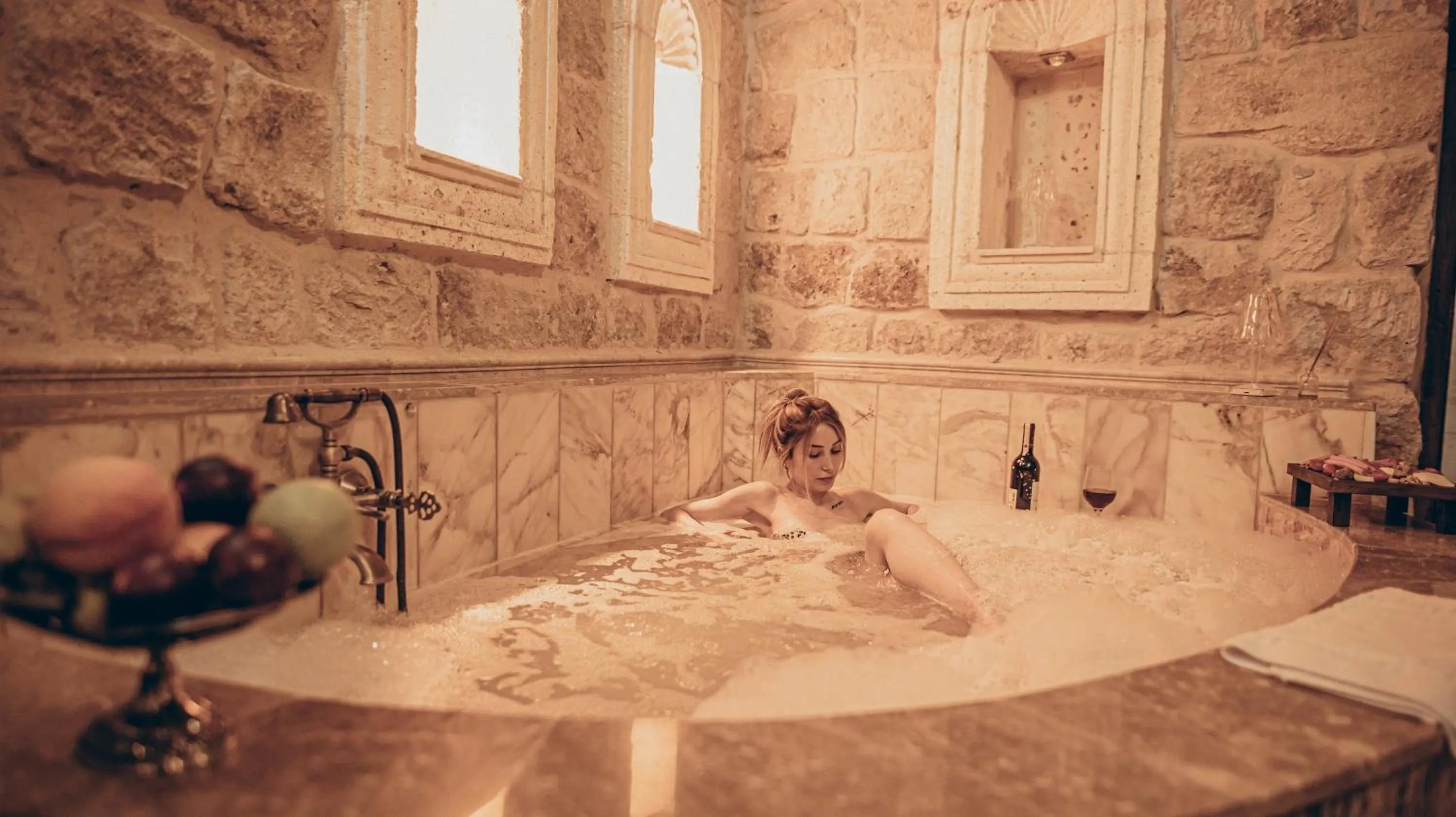 Hot Tub in Serenus Cave Suites