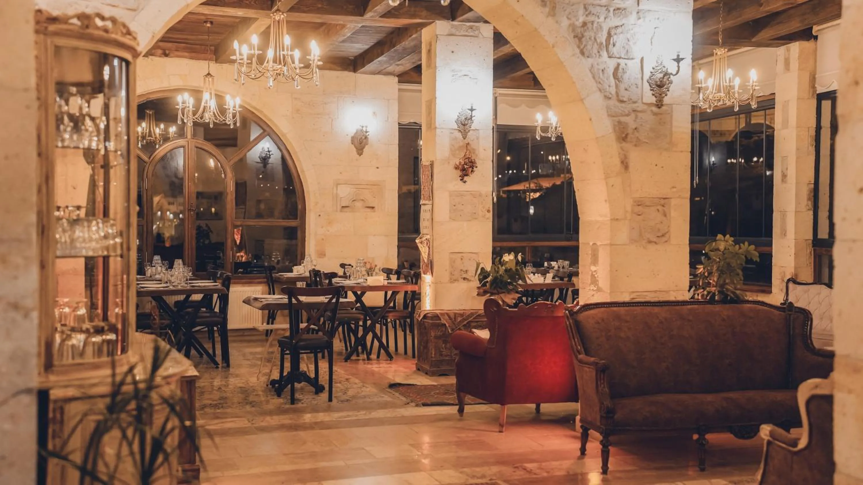 Communal lounge/ TV room in Serenus Cave Suites