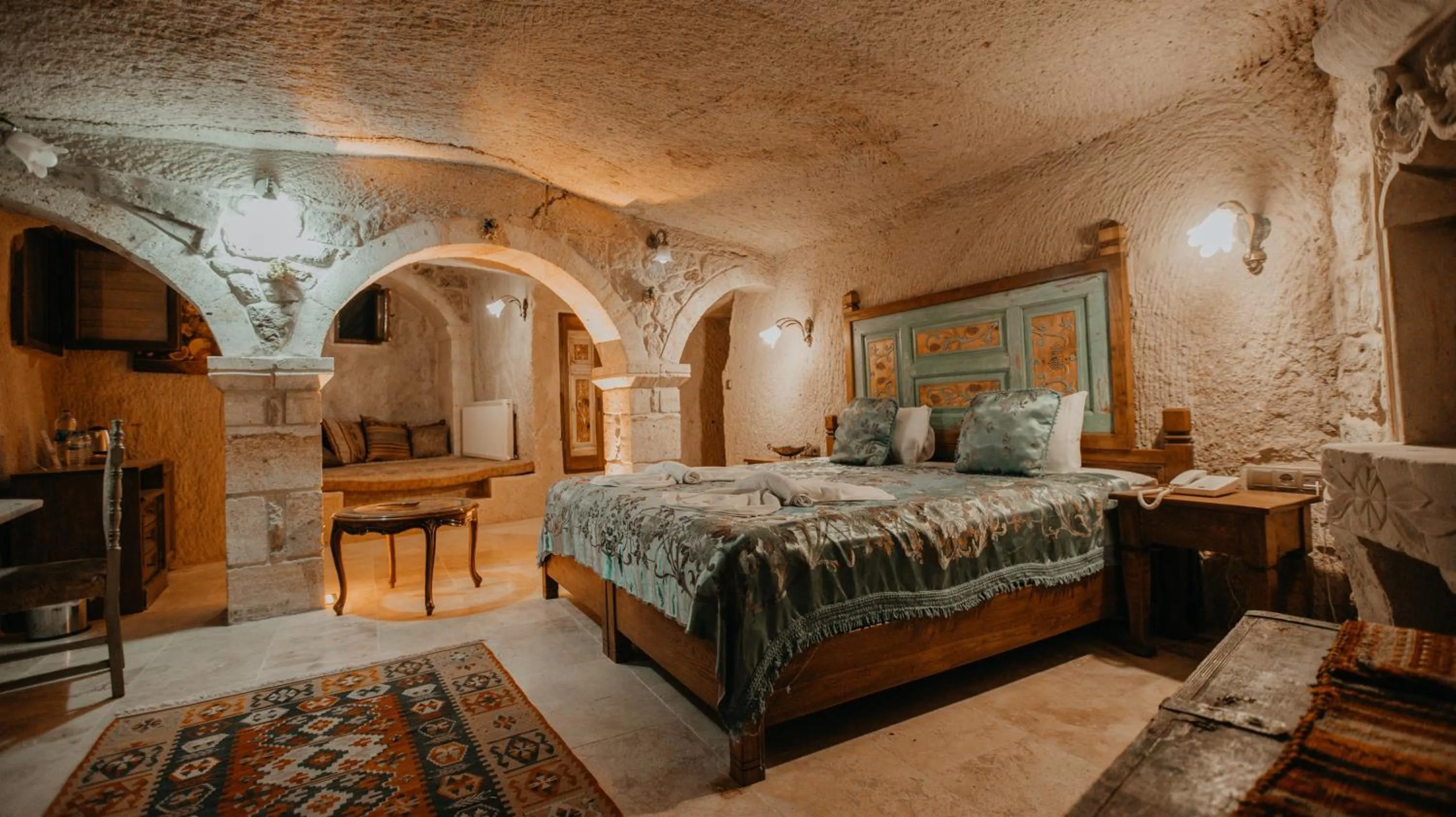 Photo of the whole room, Bed in Serenus Cave Suites