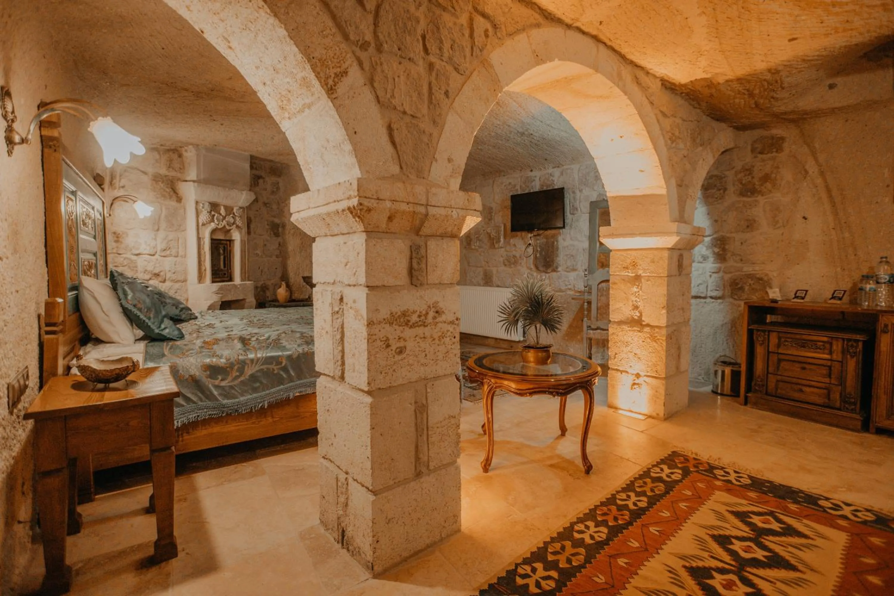 Photo of the whole room in Serenus Cave Suites