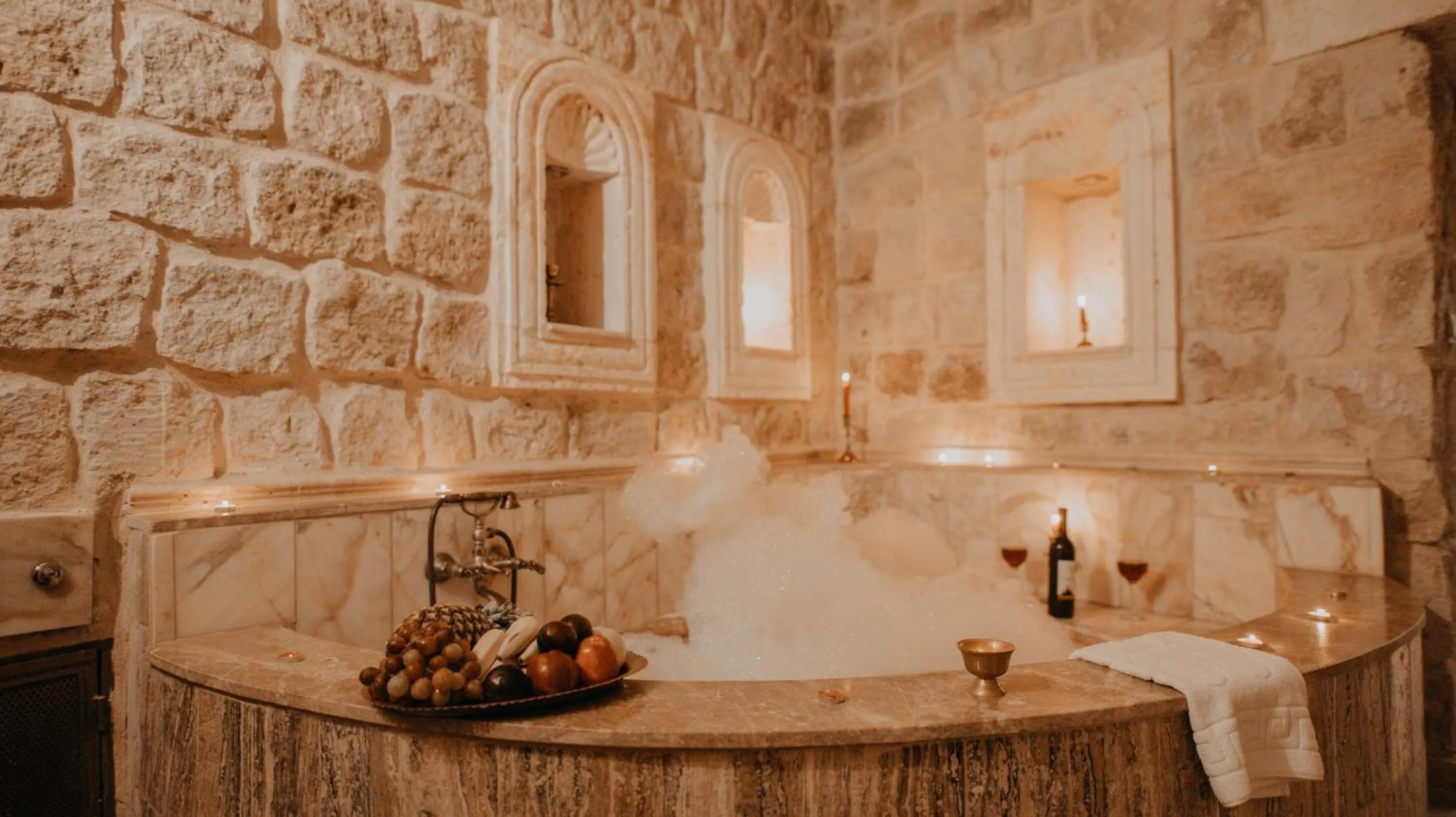 Hot Tub in Serenus Cave Suites