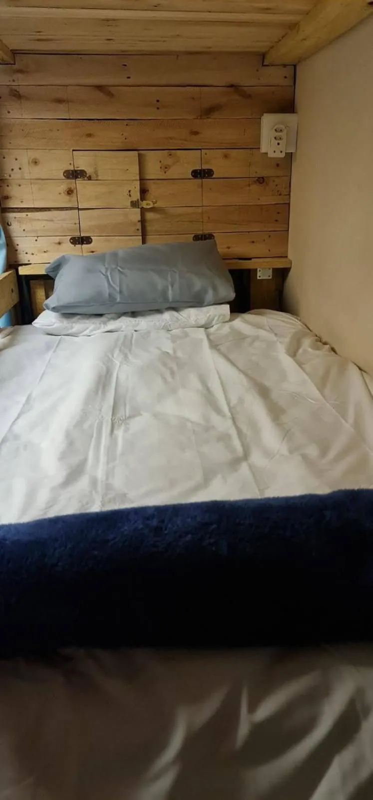 bunk bed in Sunset beach backpackers