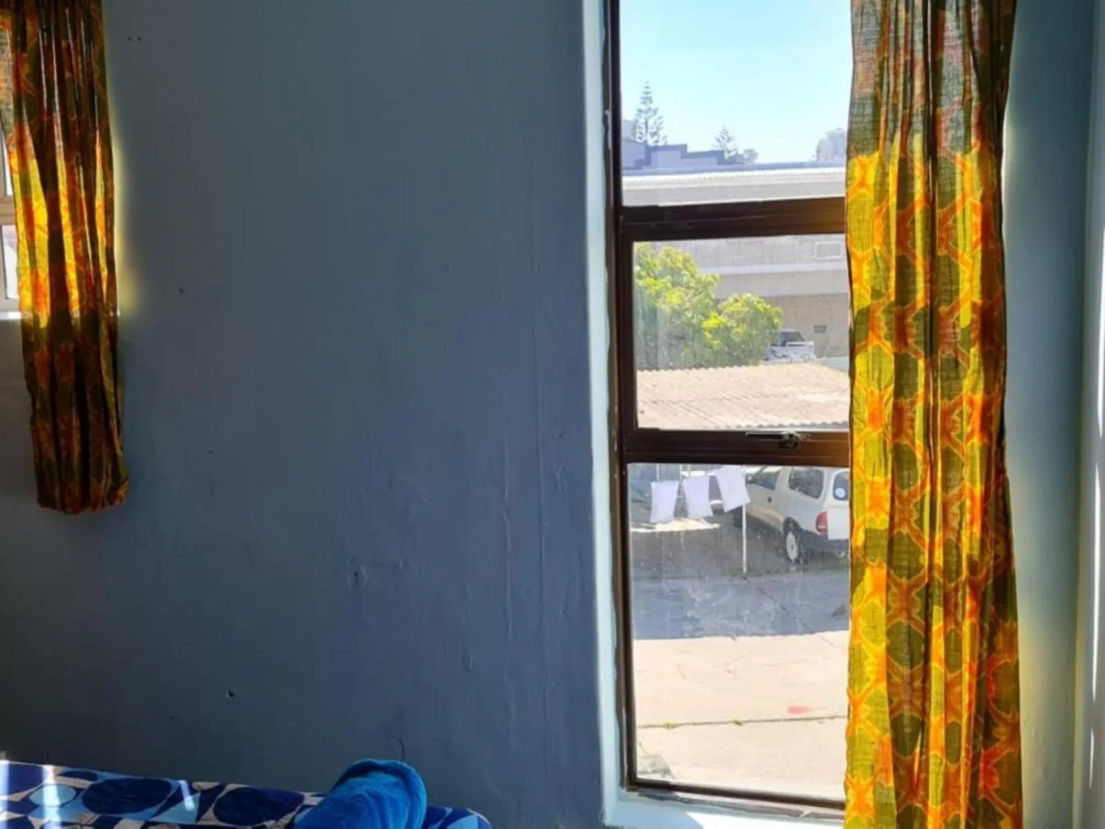 Property building in Sunset beach backpackers