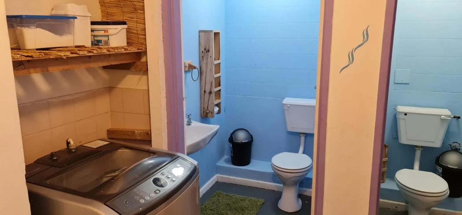 Bathroom in Sunset beach backpackers