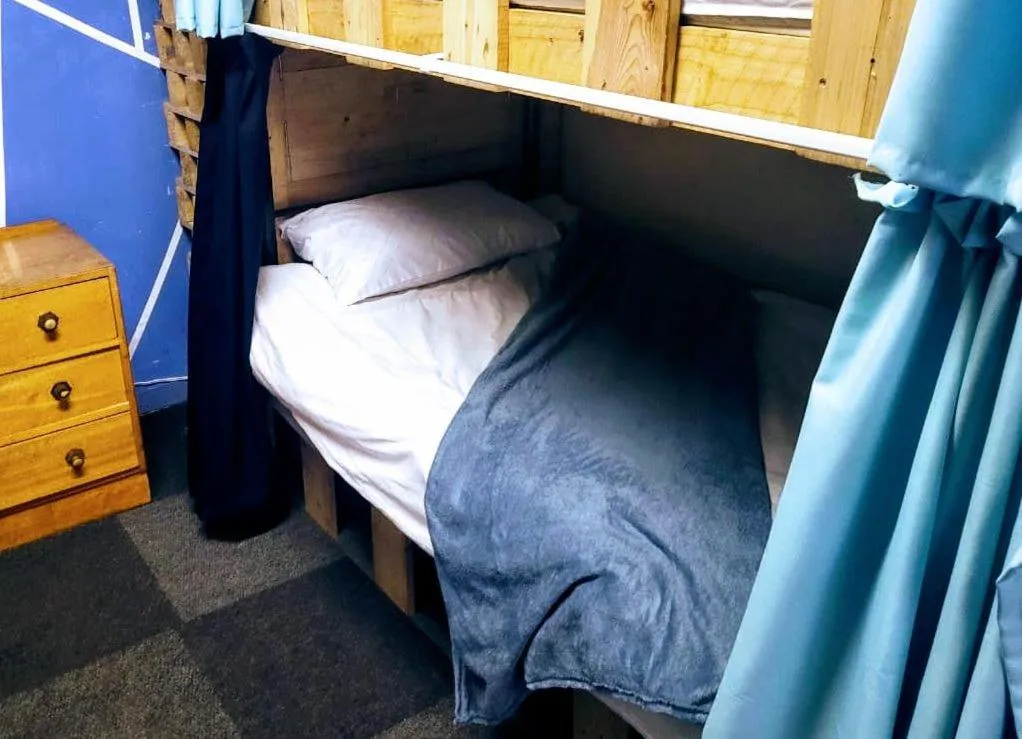 bunk bed in Sunset beach backpackers