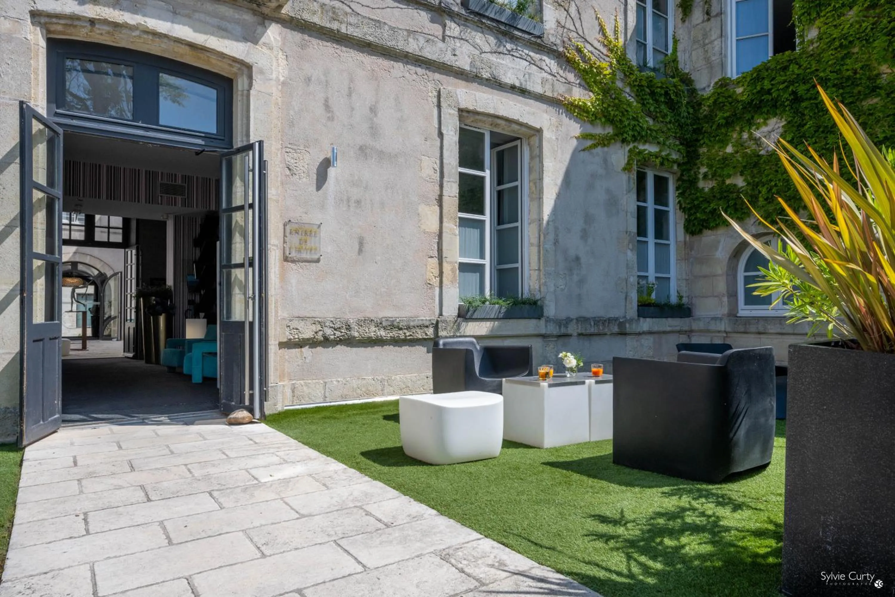 Facade/entrance in Hôtel La Monnaie Arty & Spa