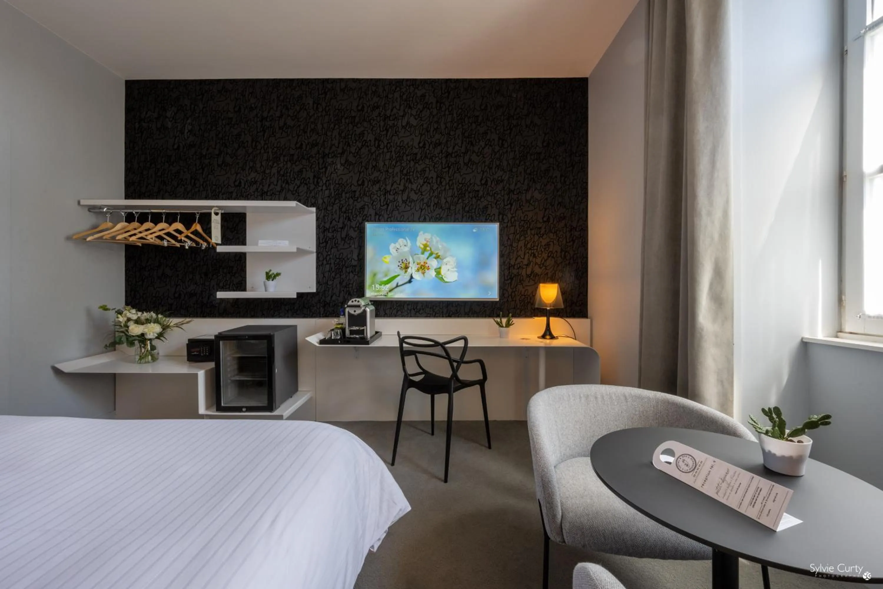 Bed in Hôtel La Monnaie Arty & Spa