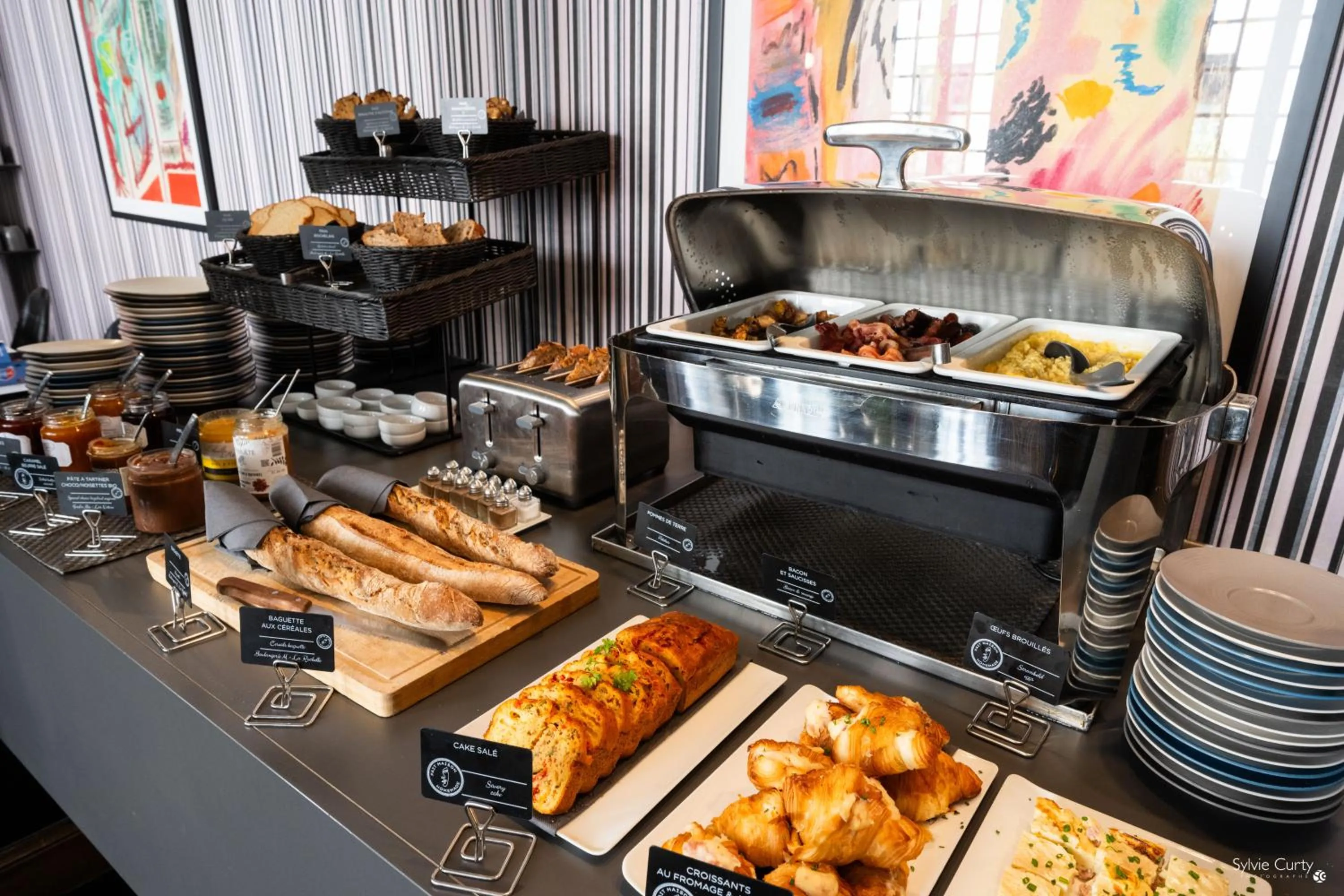 Breakfast in Hôtel La Monnaie Arty & Spa