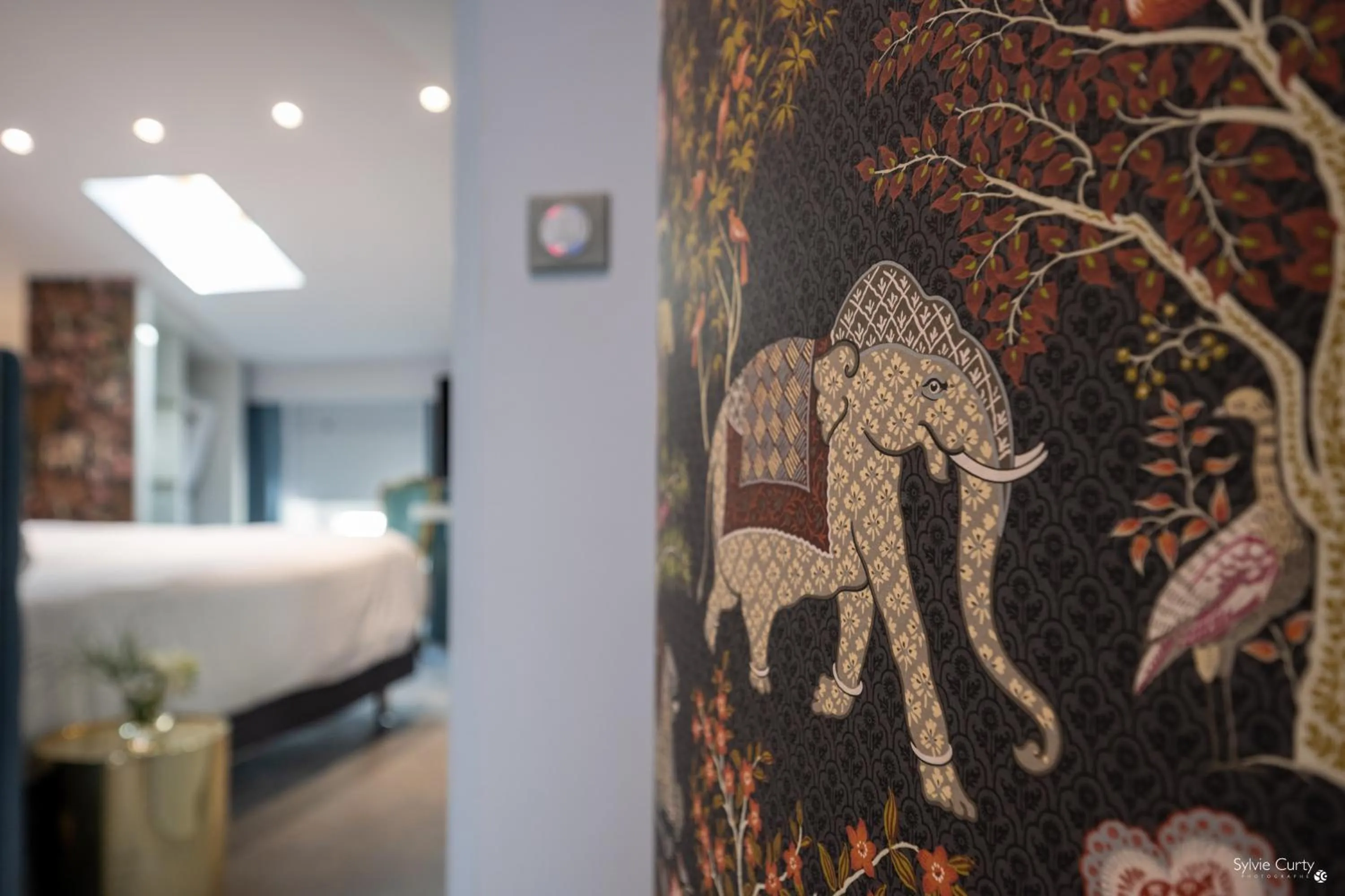 Decorative detail, Bed in Hôtel La Monnaie Arty & Spa