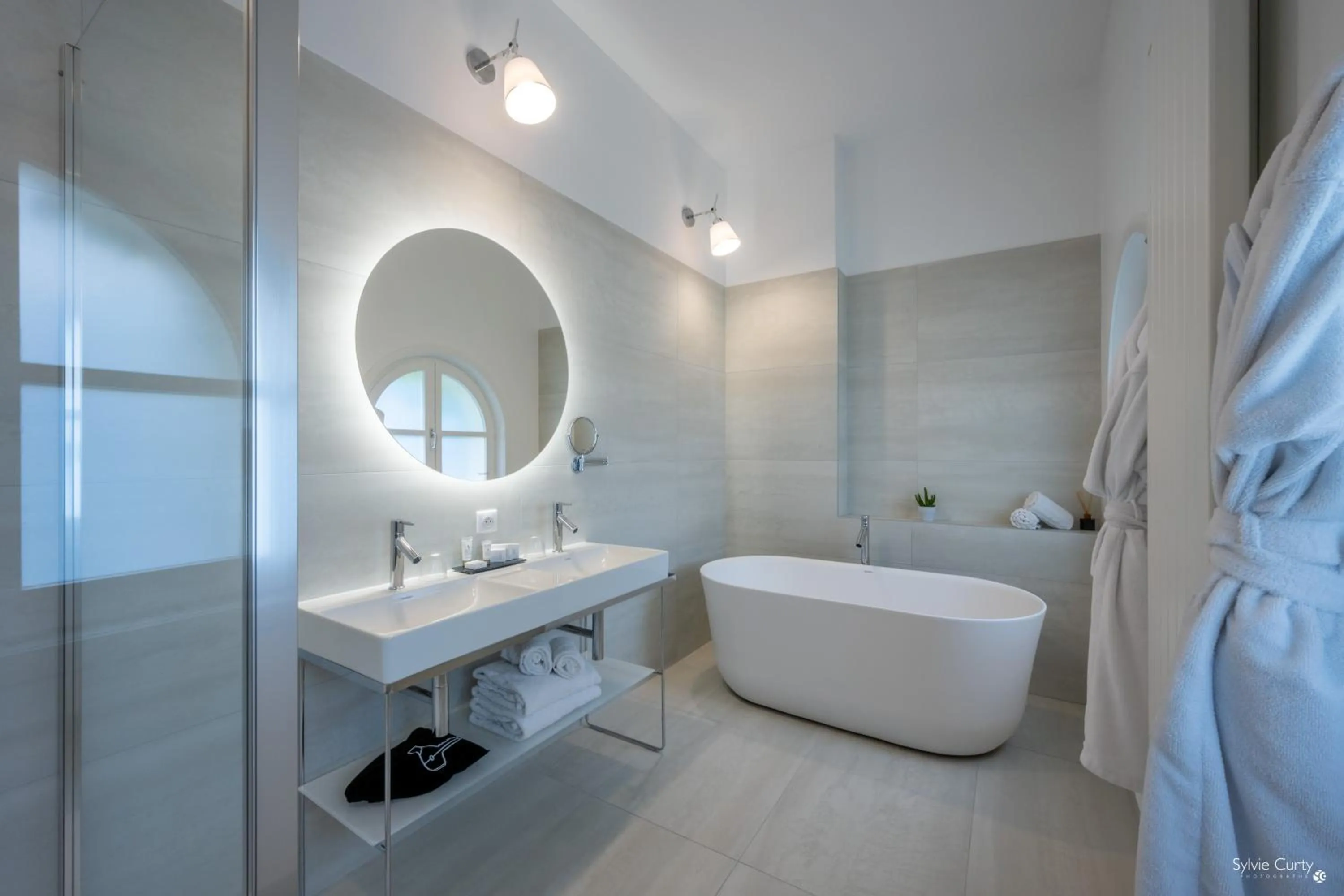 Shower in Hôtel La Monnaie Arty & Spa