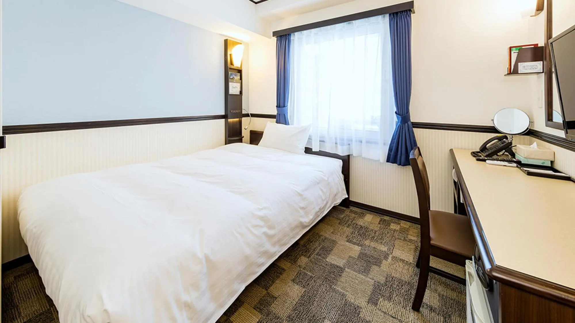 Bedroom, Bed in Toyoko Inn Kintetsu Yokkaichi eki Kita guchi