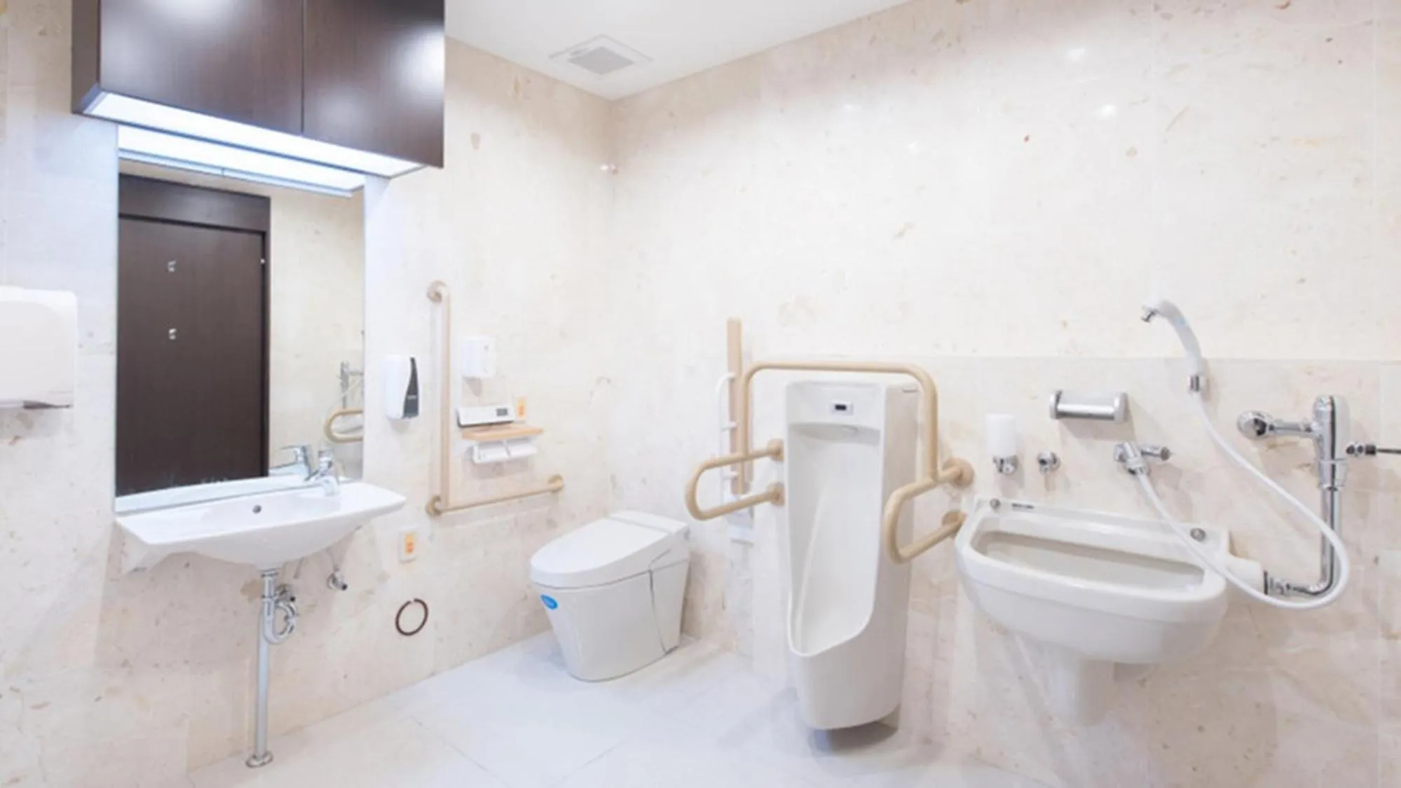 Toilet in Toyoko Inn Tsushima Hitakatsu