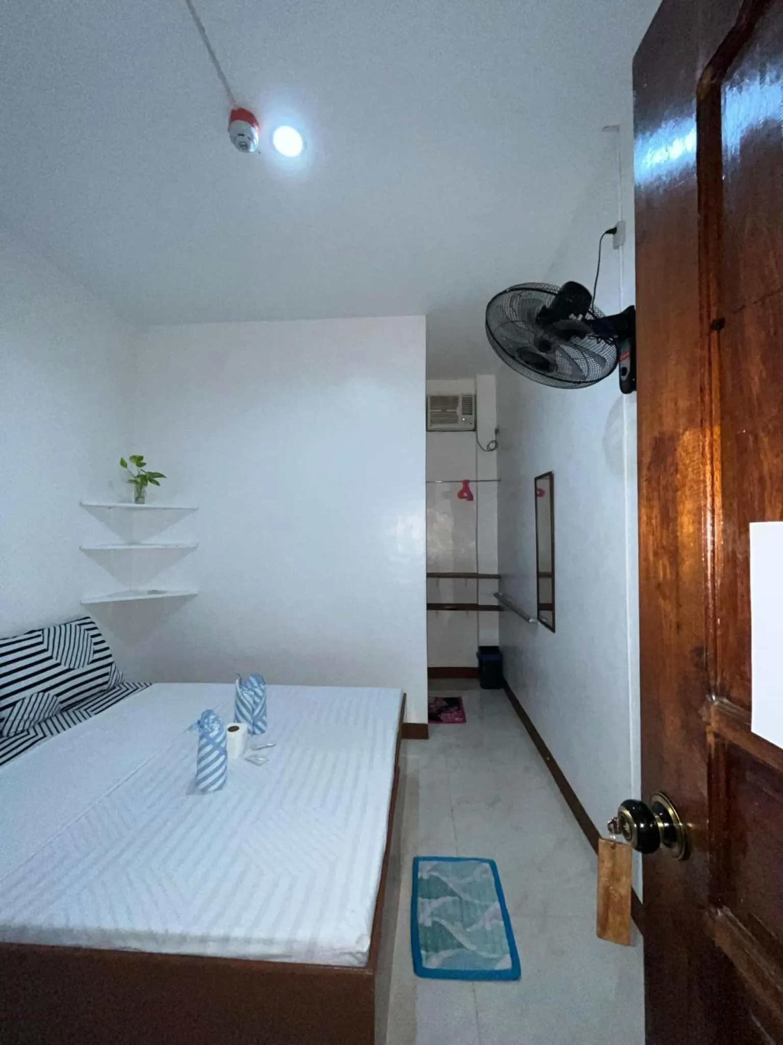 Photo of the whole room, Bed in Love Vega Hometel