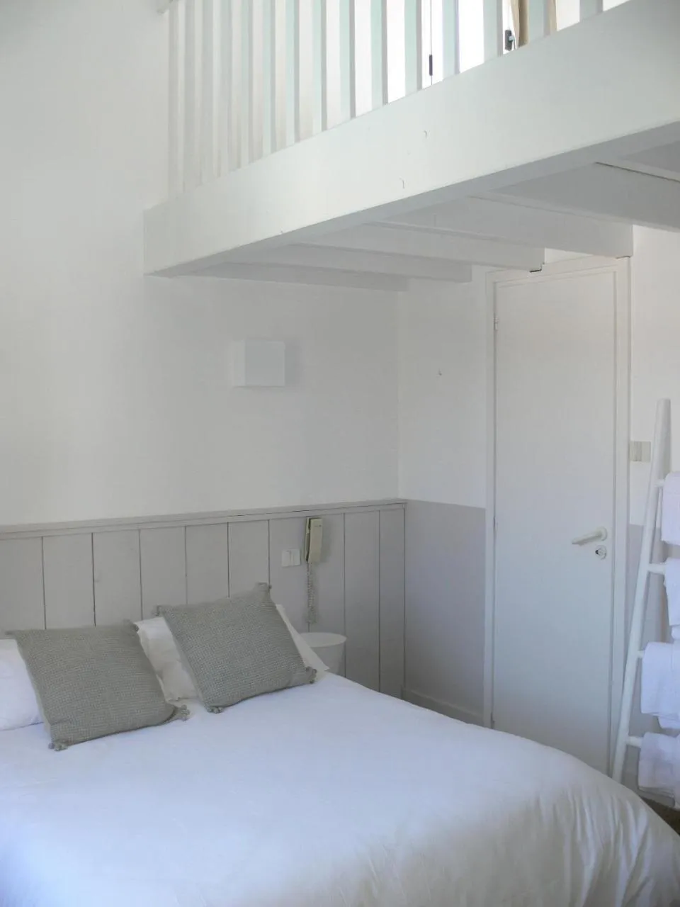 Photo of the whole room, Bed in L'Île Ô Château